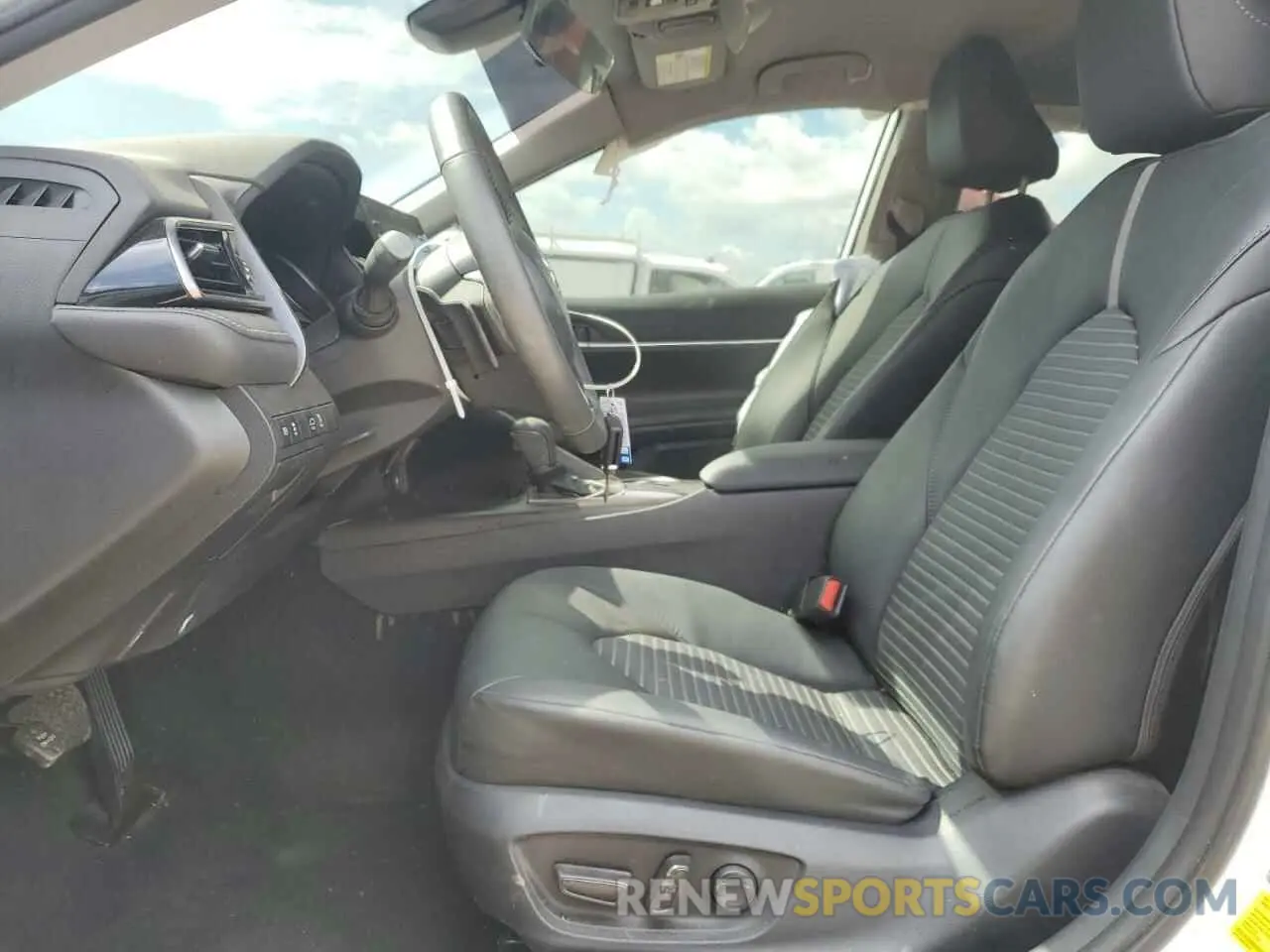 7 fotografías del automóvil dañado 4T1G11AK3RU202141 TOYOTA CAMRY 2024