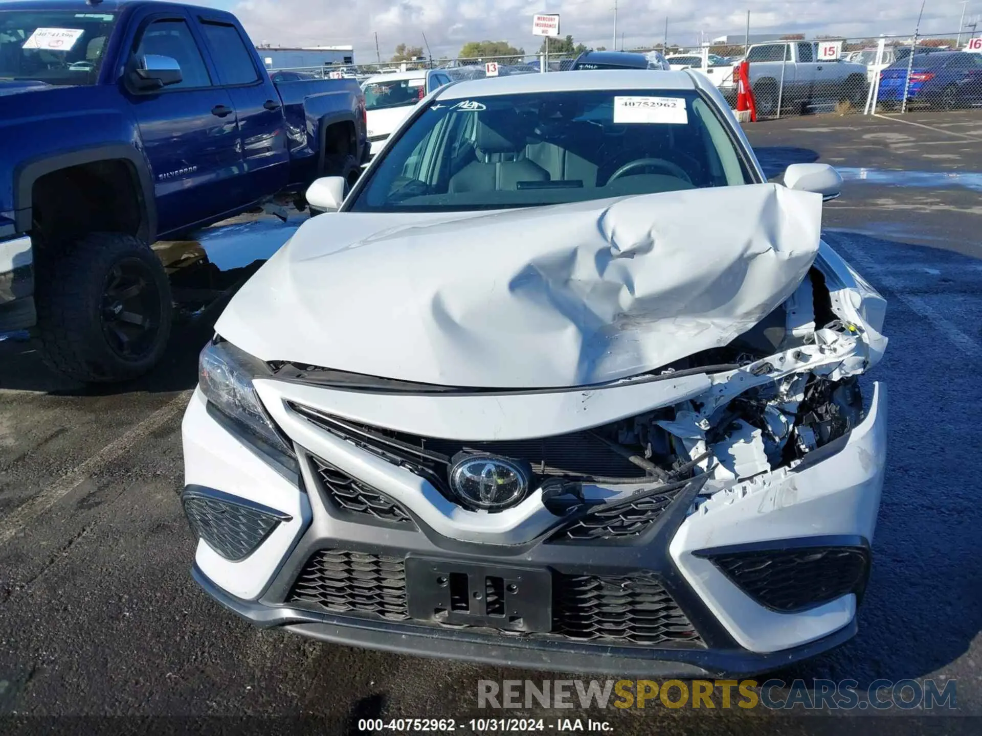 12 fotografías del automóvil dañado 4T1G11AK3RU207744 TOYOTA CAMRY 2024