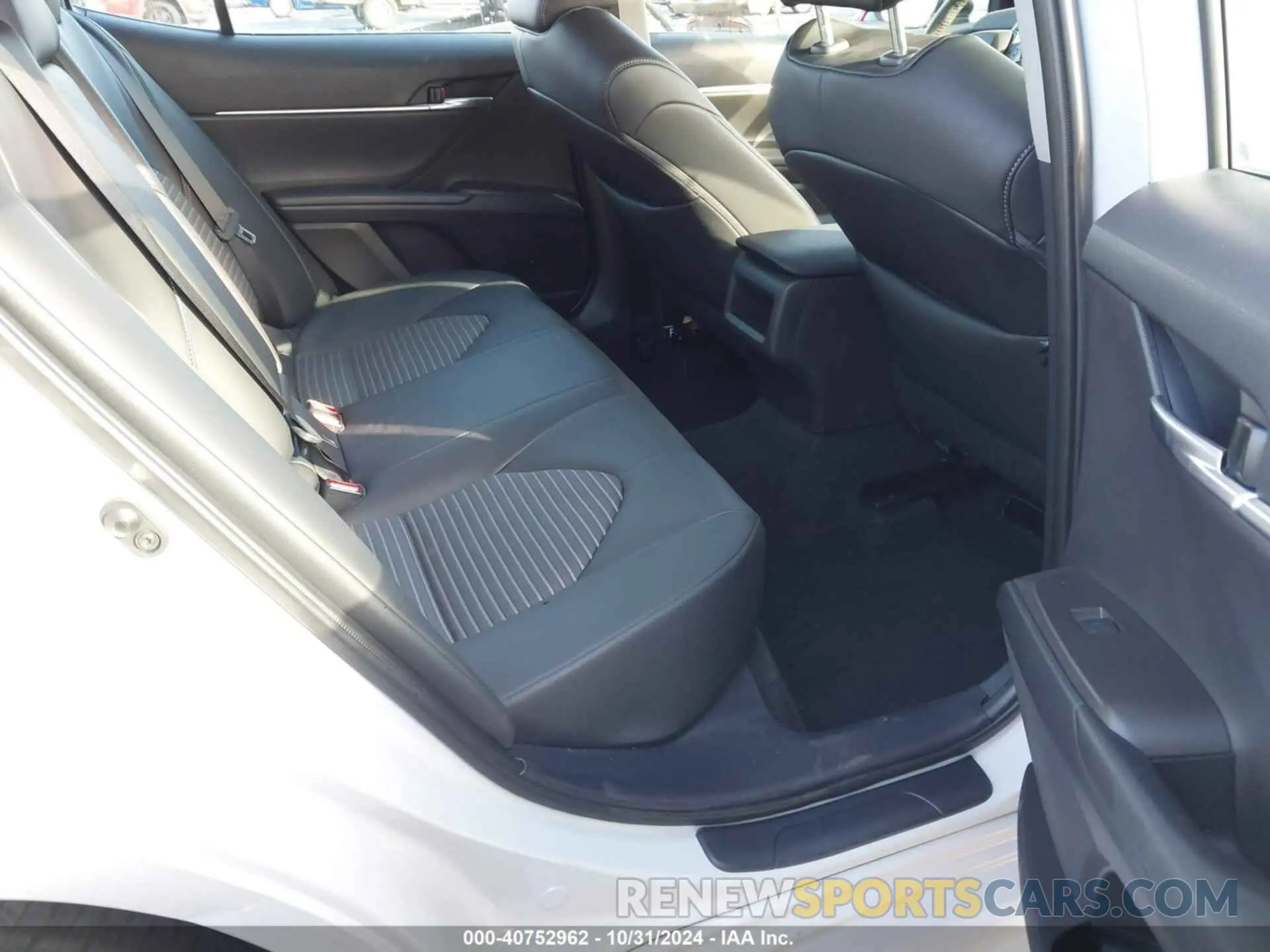 8 fotografías del automóvil dañado 4T1G11AK3RU207744 TOYOTA CAMRY 2024