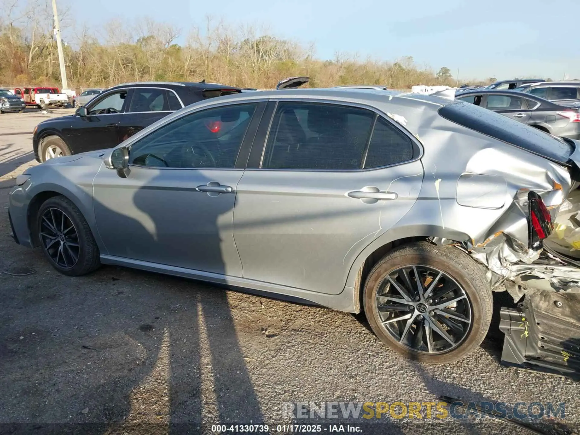 14 fotografías del automóvil dañado 4T1G11AK3RU209378 TOYOTA CAMRY 2024