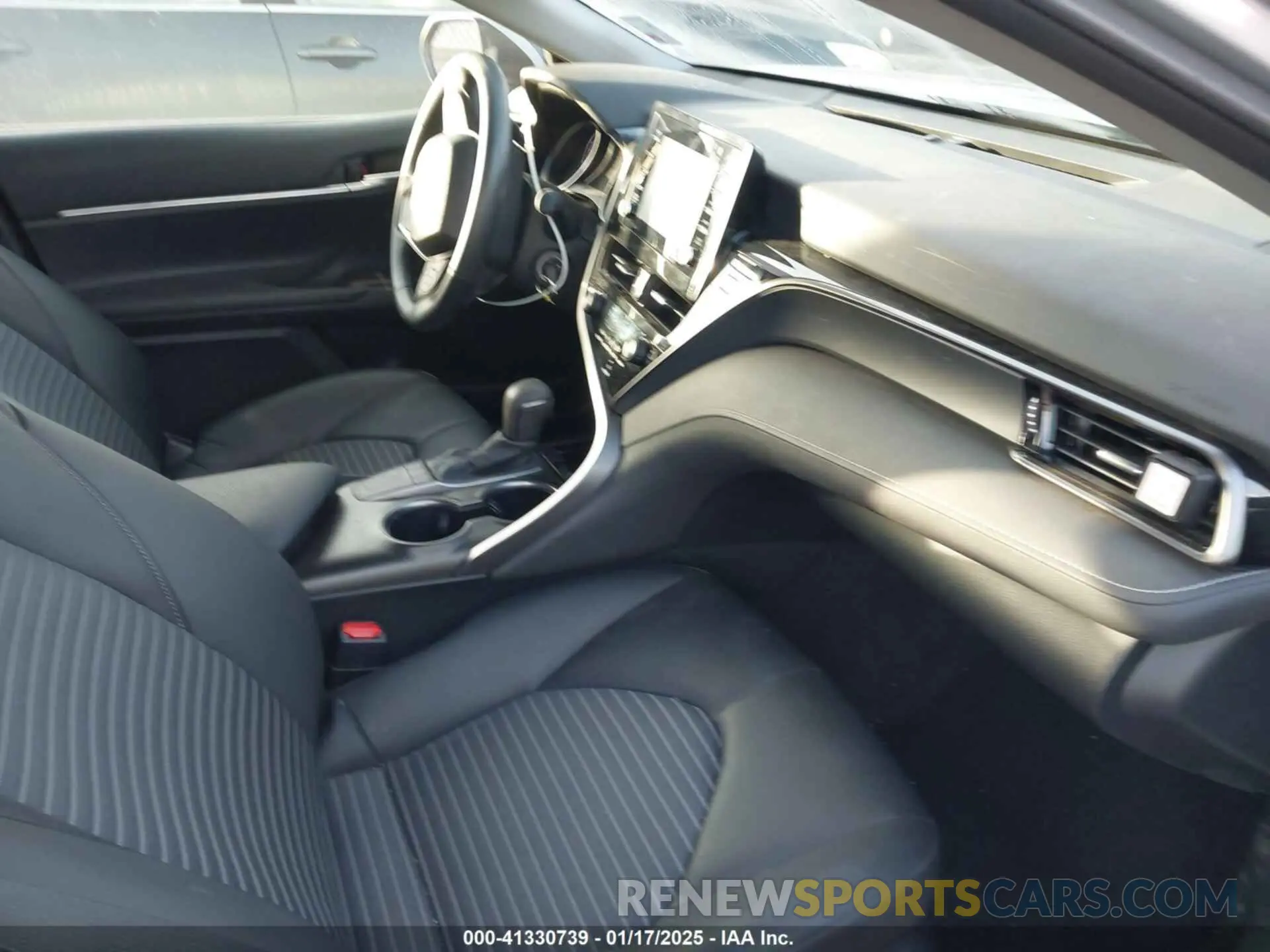 5 fotografías del automóvil dañado 4T1G11AK3RU209378 TOYOTA CAMRY 2024