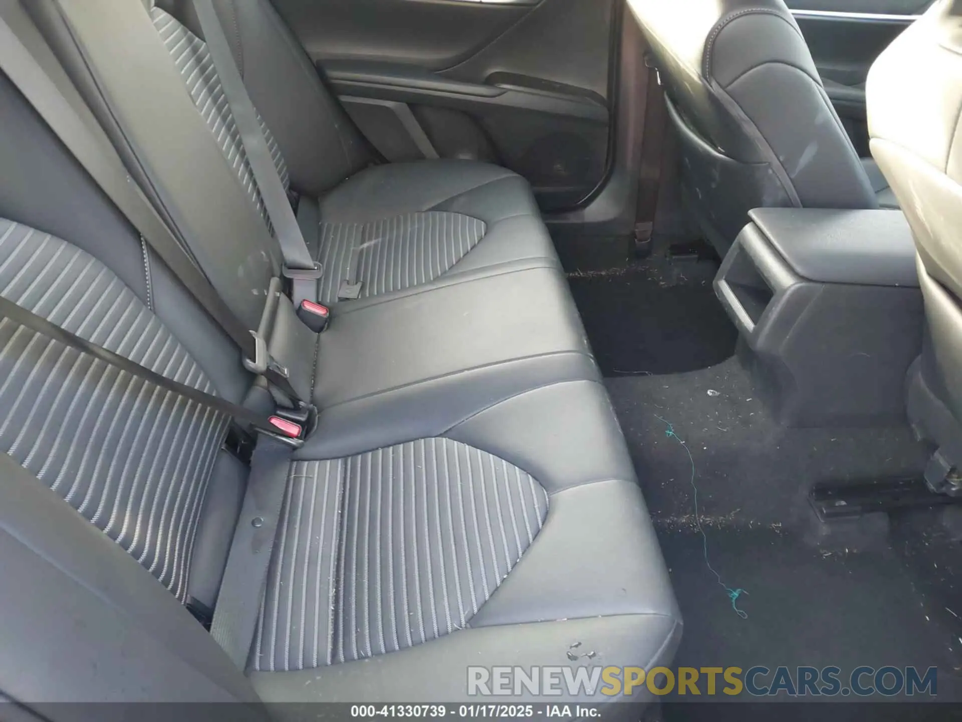 8 fotografías del automóvil dañado 4T1G11AK3RU209378 TOYOTA CAMRY 2024