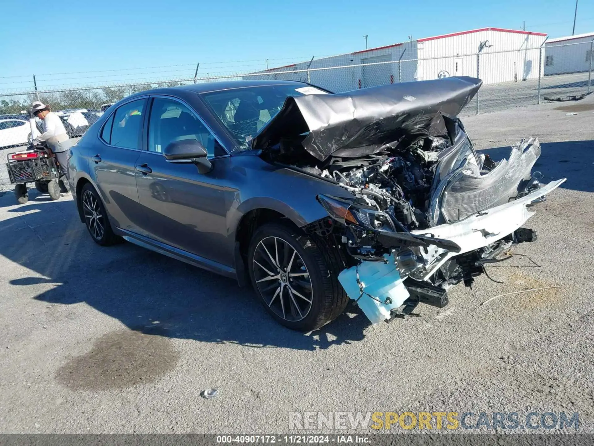 1 fotografías del automóvil dañado 4T1G11AK3RU217609 TOYOTA CAMRY 2024