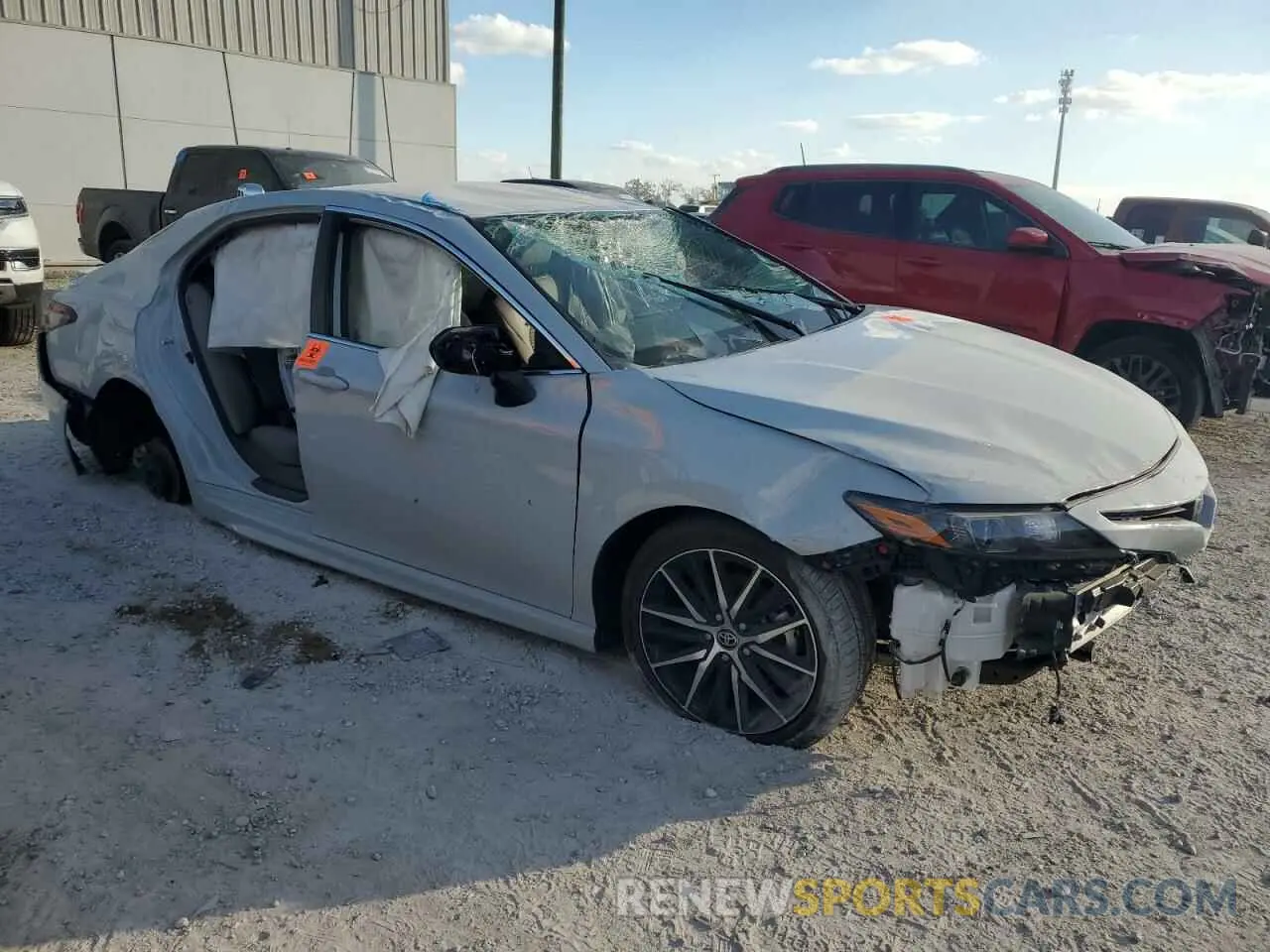 4 fotografías del automóvil dañado 4T1G11AK3RU218856 TOYOTA CAMRY 2024