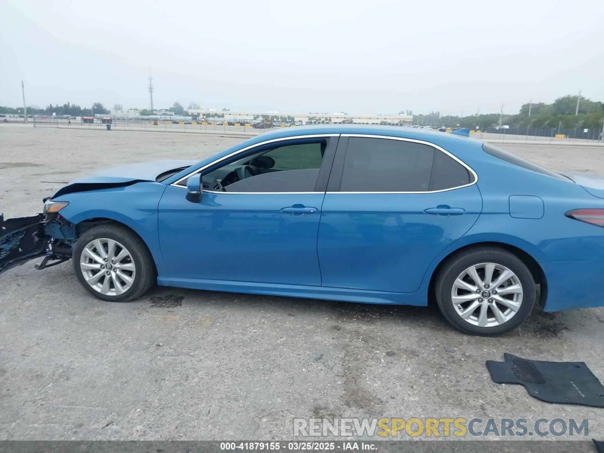 14 fotografías del automóvil dañado 4T1G11AK3RU223443 TOYOTA CAMRY 2024