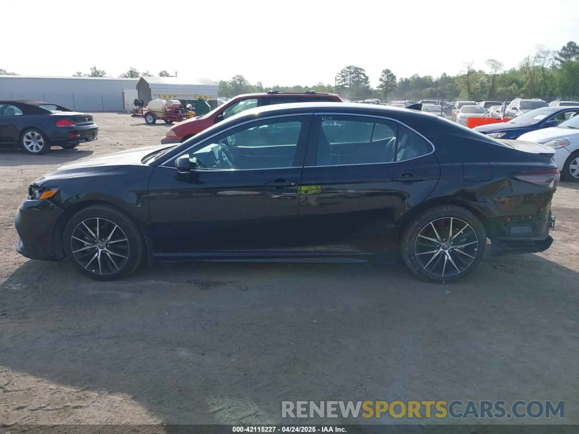 14 fotografías del automóvil dañado 4T1G11AK3RU259780 TOYOTA CAMRY 2024
