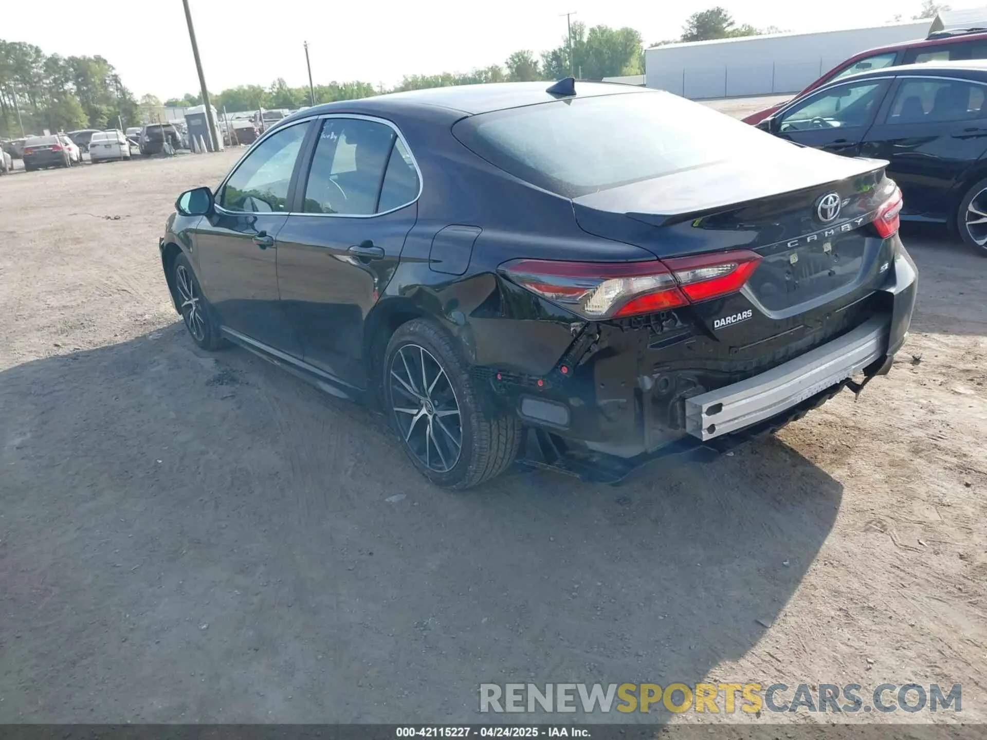 3 fotografías del automóvil dañado 4T1G11AK3RU259780 TOYOTA CAMRY 2024