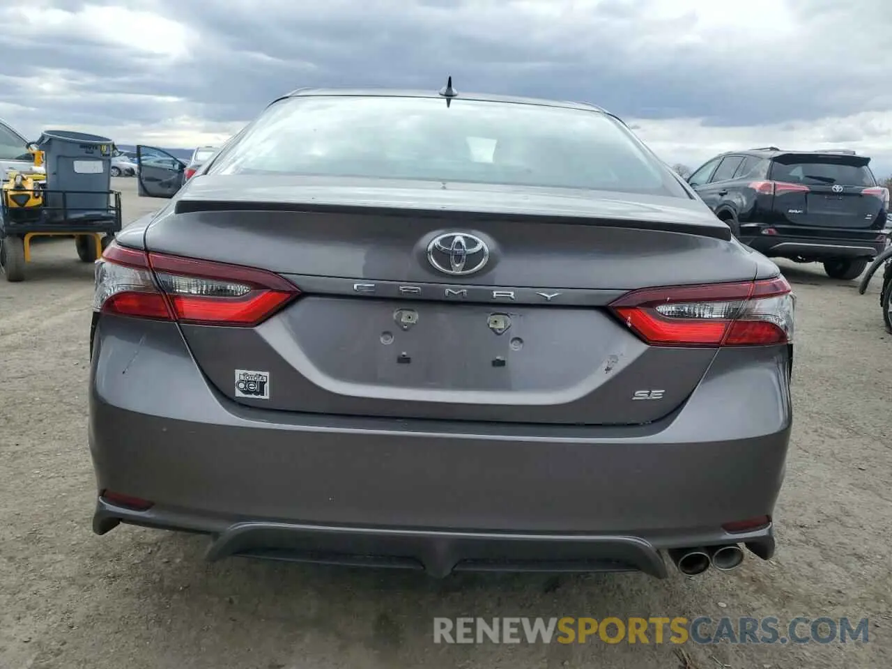 6 fotografías del automóvil dañado 4T1G11AK3RU260878 TOYOTA CAMRY 2024
