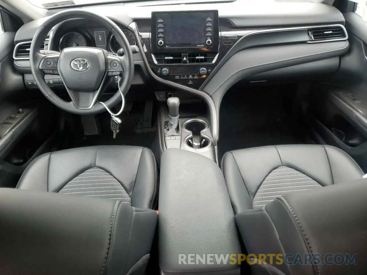 8 fotografías del automóvil dañado 4T1G11AK3RU260878 TOYOTA CAMRY 2024