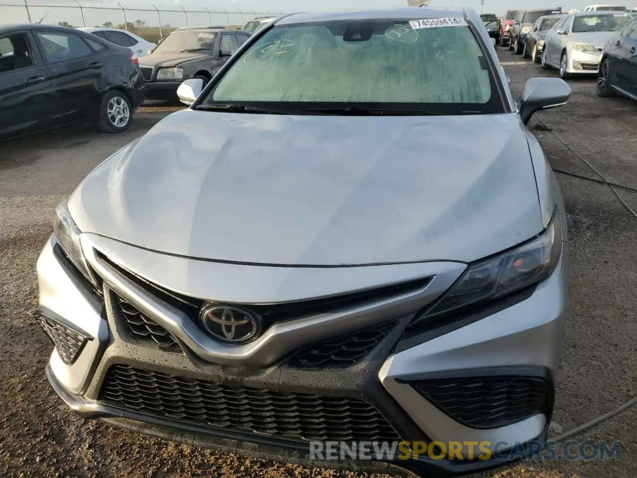 5 fotografías del automóvil dañado 4T1G11AK3RU853267 TOYOTA CAMRY 2024