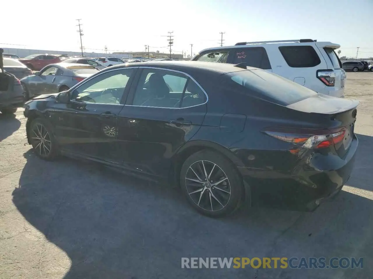 2 fotografías del automóvil dañado 4T1G11AK3RU855181 TOYOTA CAMRY 2024