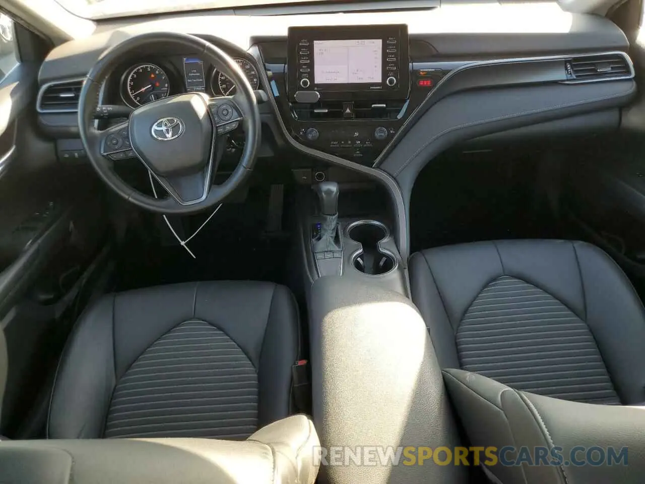 8 fotografías del automóvil dañado 4T1G11AK3RU855181 TOYOTA CAMRY 2024