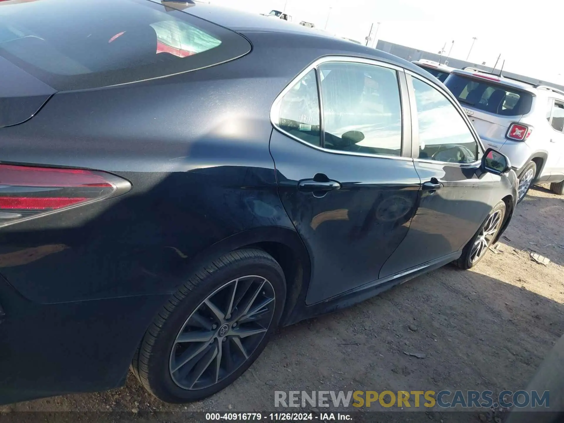 14 fotografías del automóvil dañado 4T1G11AK3RU890402 TOYOTA CAMRY 2024