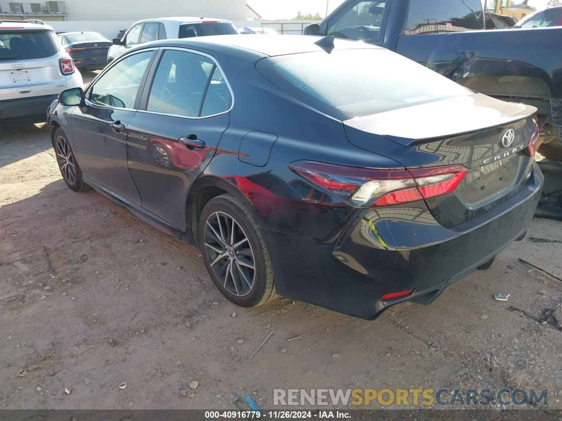 3 fotografías del automóvil dañado 4T1G11AK3RU890402 TOYOTA CAMRY 2024