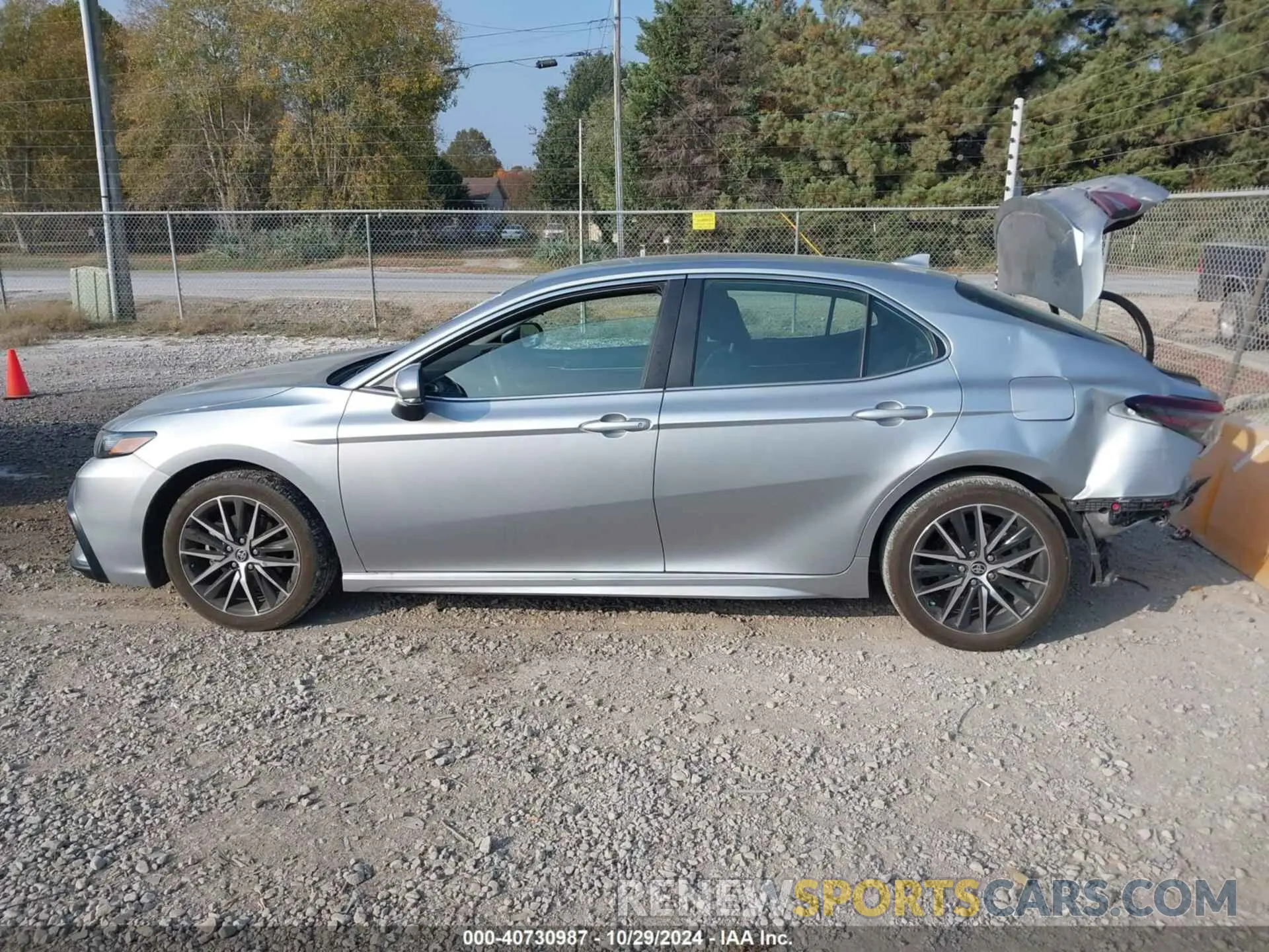 14 fotografías del automóvil dañado 4T1G11AK3RU895857 TOYOTA CAMRY 2024