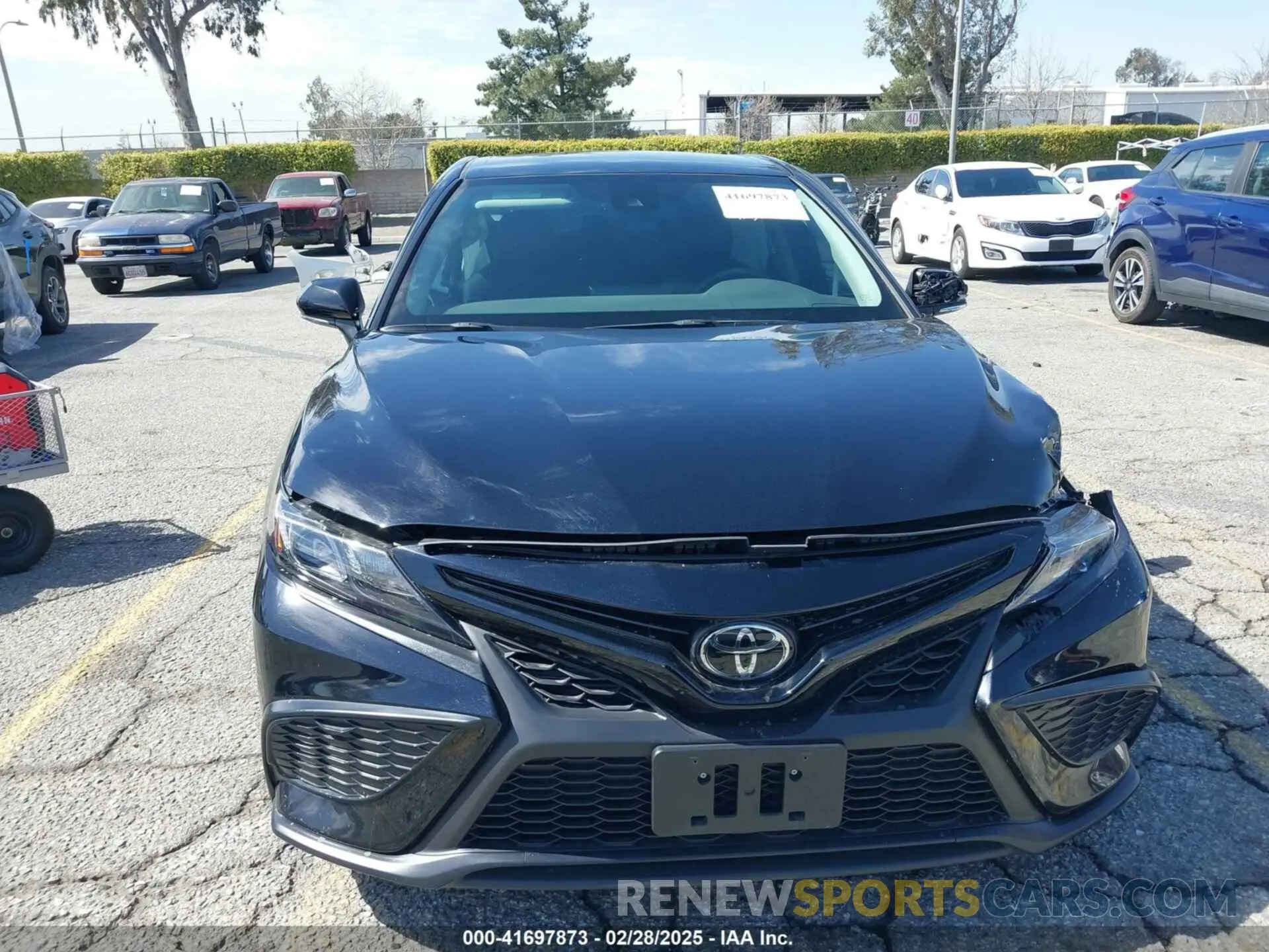 12 fotografías del automóvil dañado 4T1G11AK3RU906310 TOYOTA CAMRY 2024