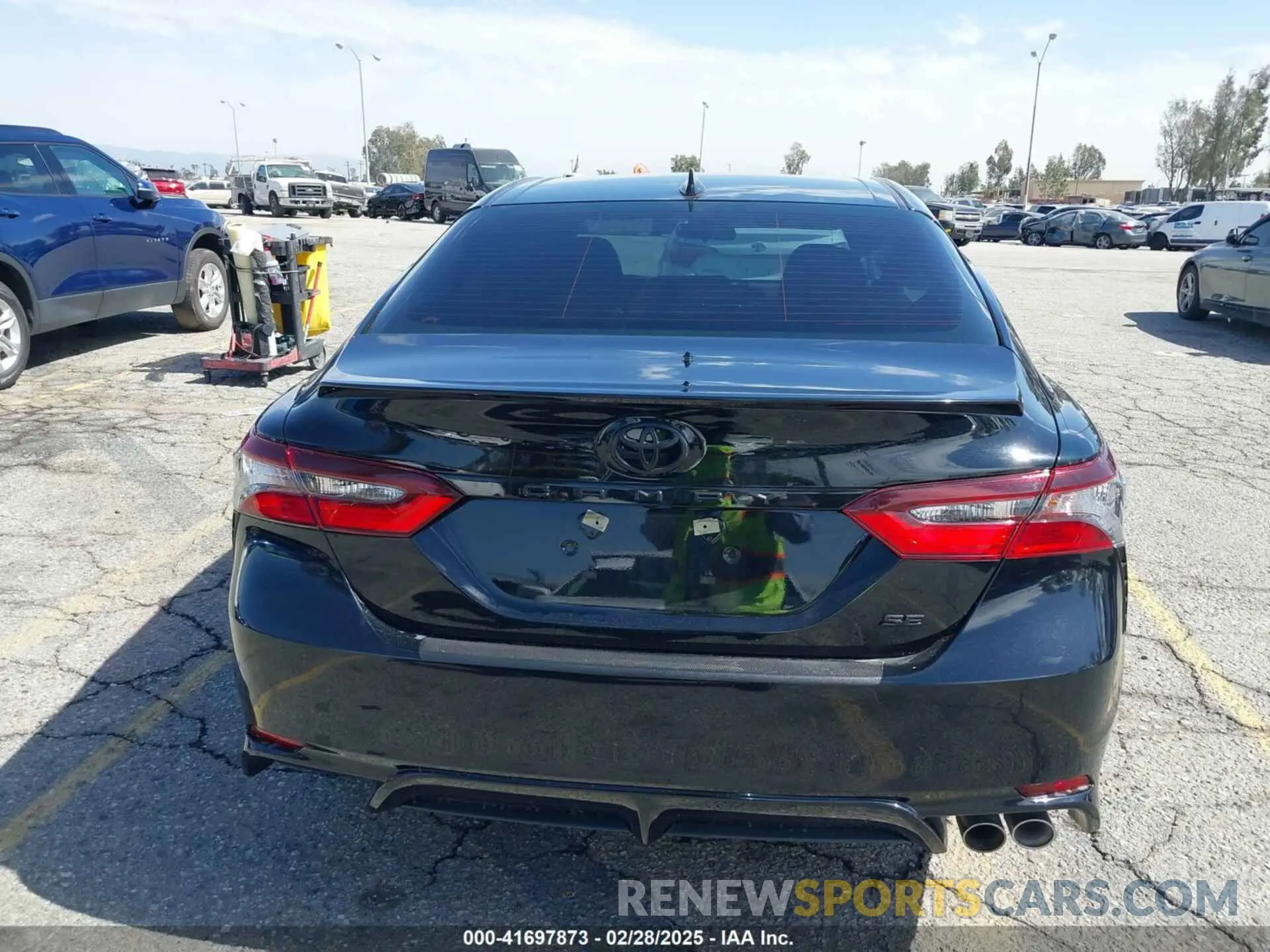16 fotografías del automóvil dañado 4T1G11AK3RU906310 TOYOTA CAMRY 2024