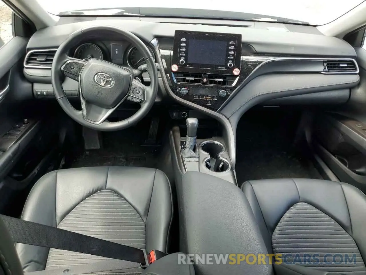 8 fotografías del automóvil dañado 4T1G11AK4RU216789 TOYOTA CAMRY 2024