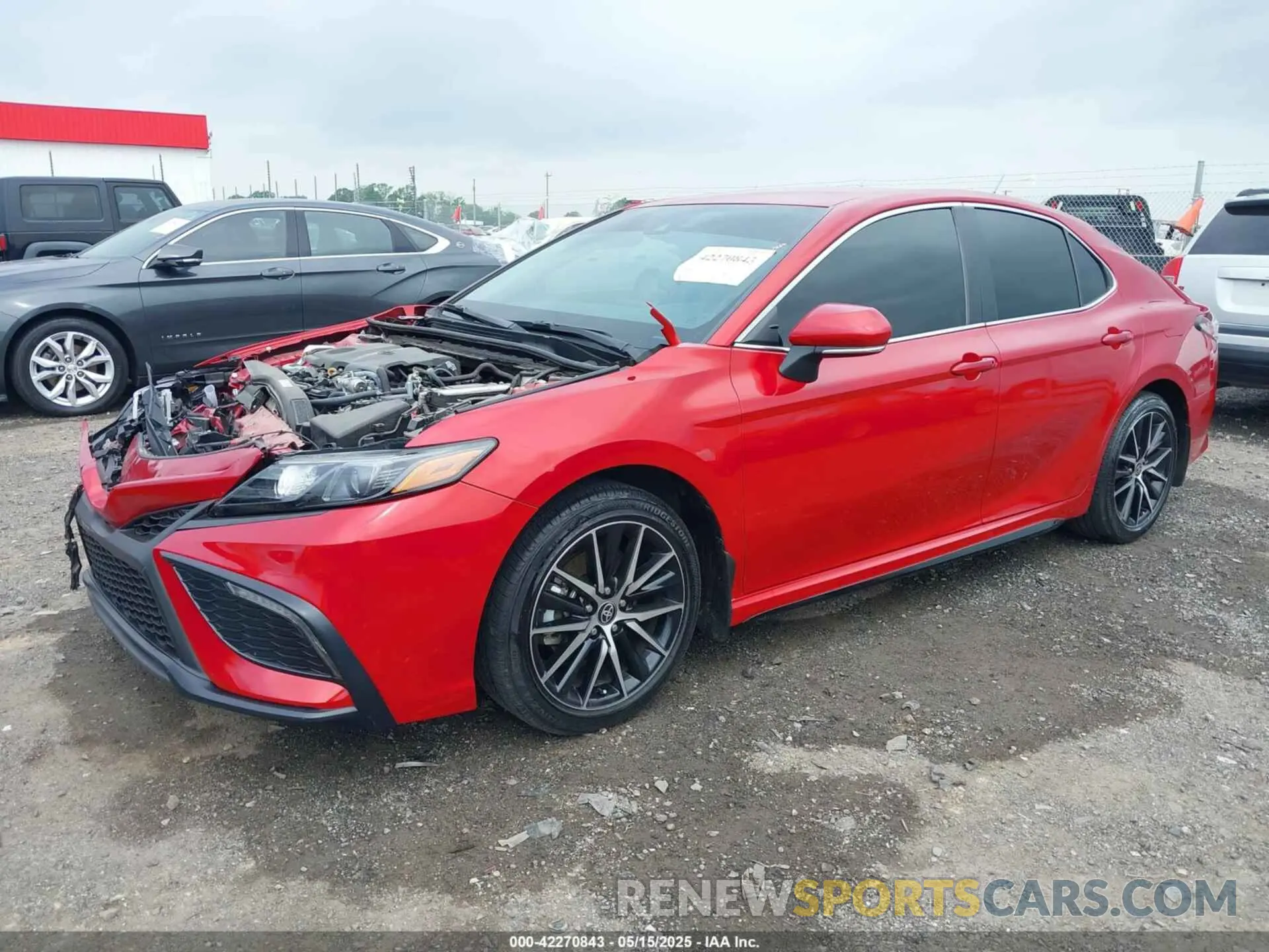 2 fotografías del automóvil dañado 4T1G11AK4RU218381 TOYOTA CAMRY 2024