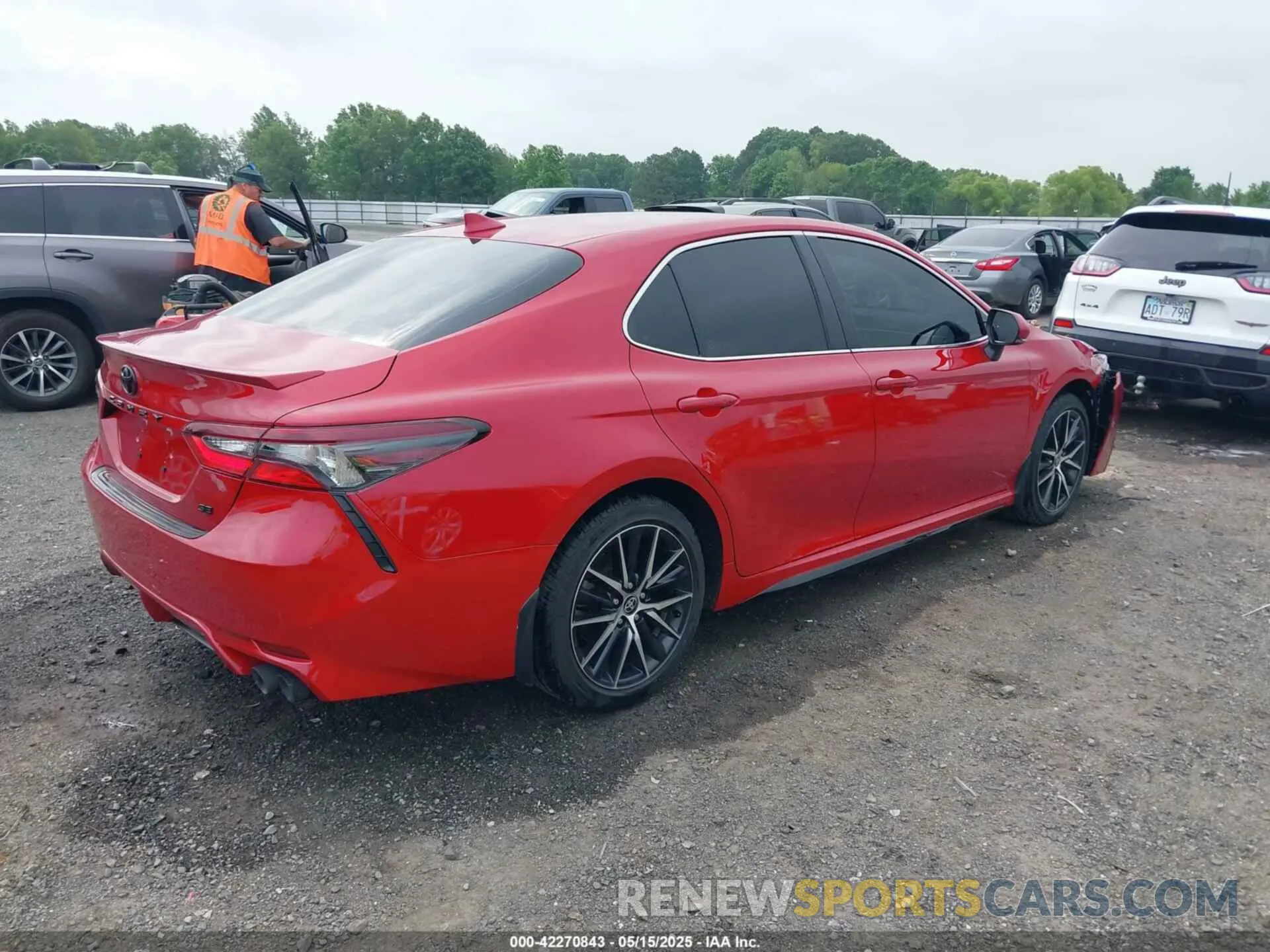 4 fotografías del automóvil dañado 4T1G11AK4RU218381 TOYOTA CAMRY 2024