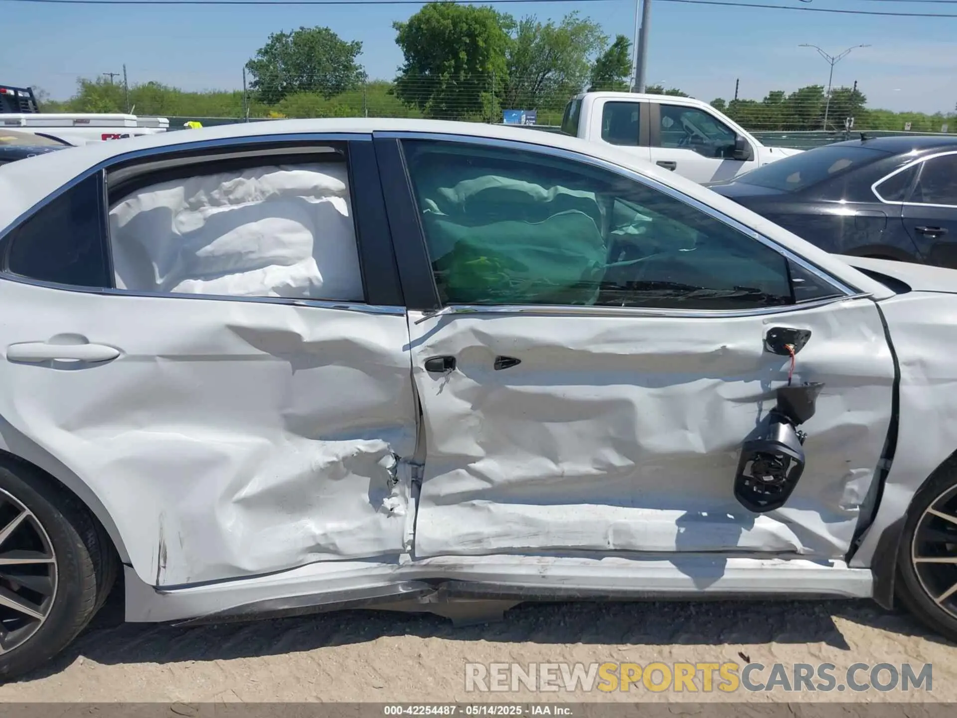 14 fotografías del automóvil dañado 4T1G11AK4RU238176 TOYOTA CAMRY 2024