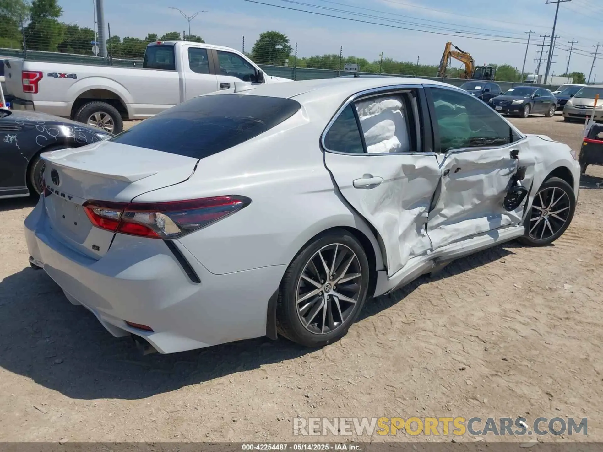 4 fotografías del automóvil dañado 4T1G11AK4RU238176 TOYOTA CAMRY 2024