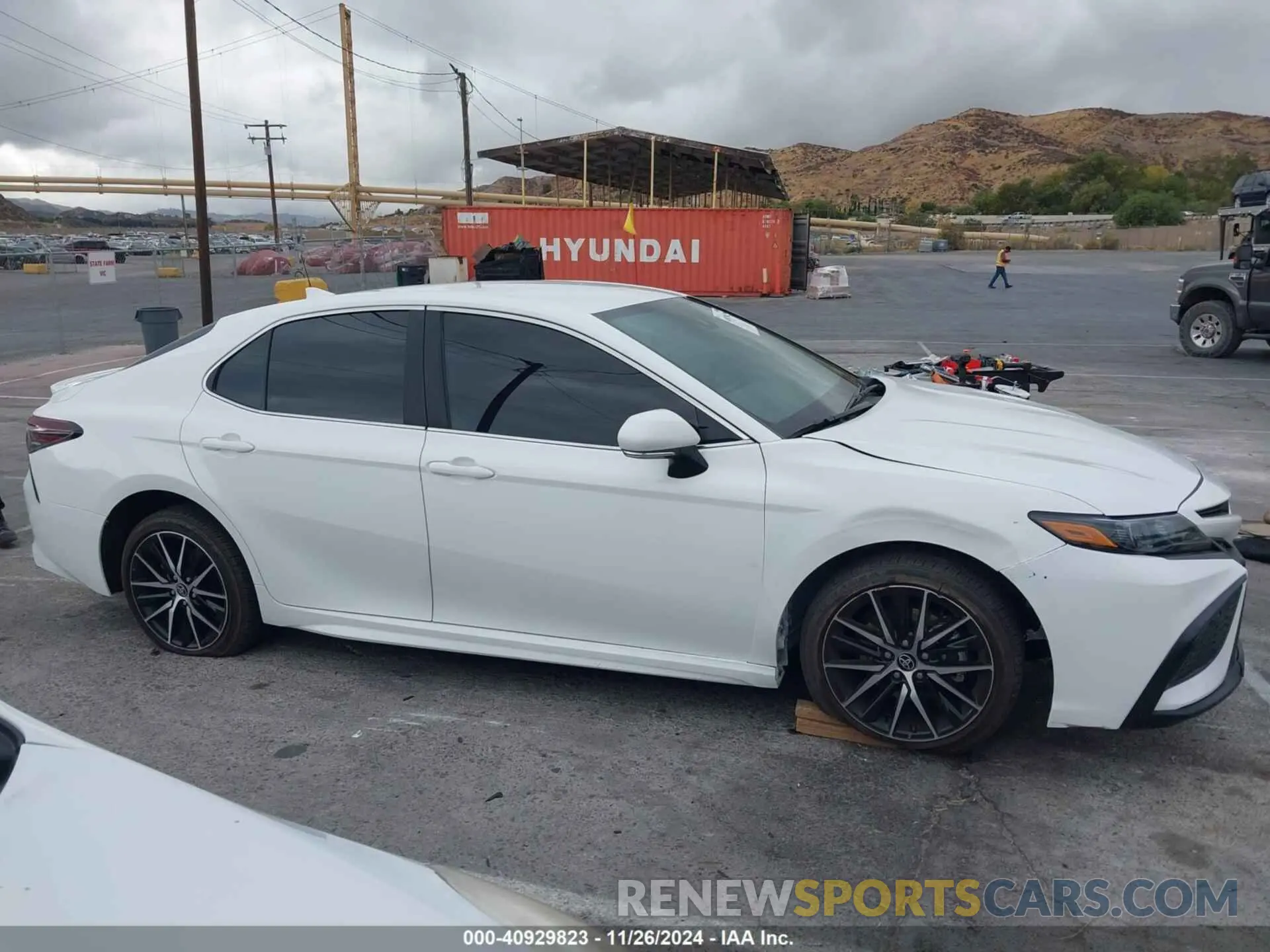 14 fotografías del automóvil dañado 4T1G11AK4RU244186 TOYOTA CAMRY 2024