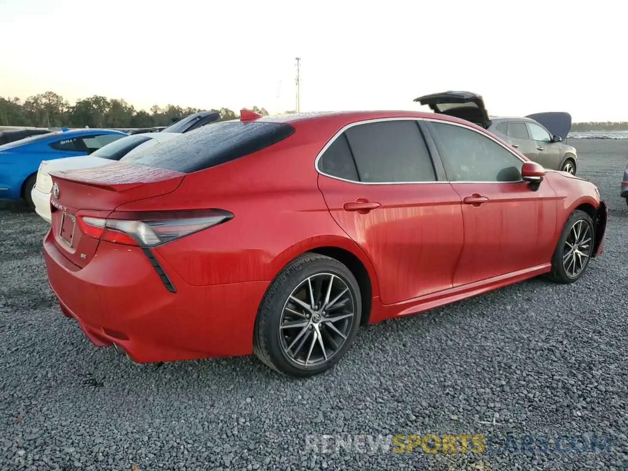 3 fotografías del automóvil dañado 4T1G11AK4RU254992 TOYOTA CAMRY 2024