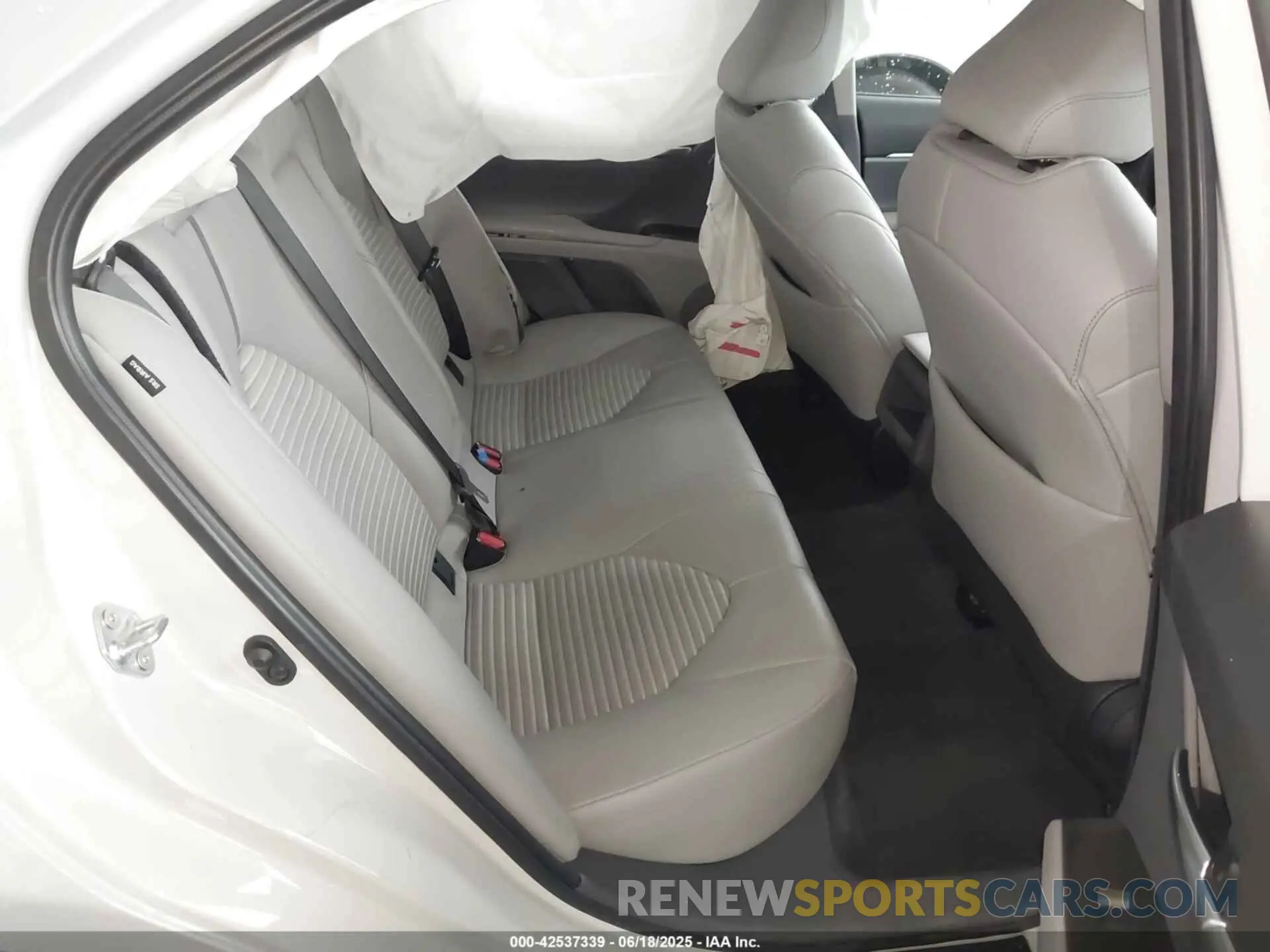 8 fotografías del automóvil dañado 4T1G11AK4RU262087 TOYOTA CAMRY 2024