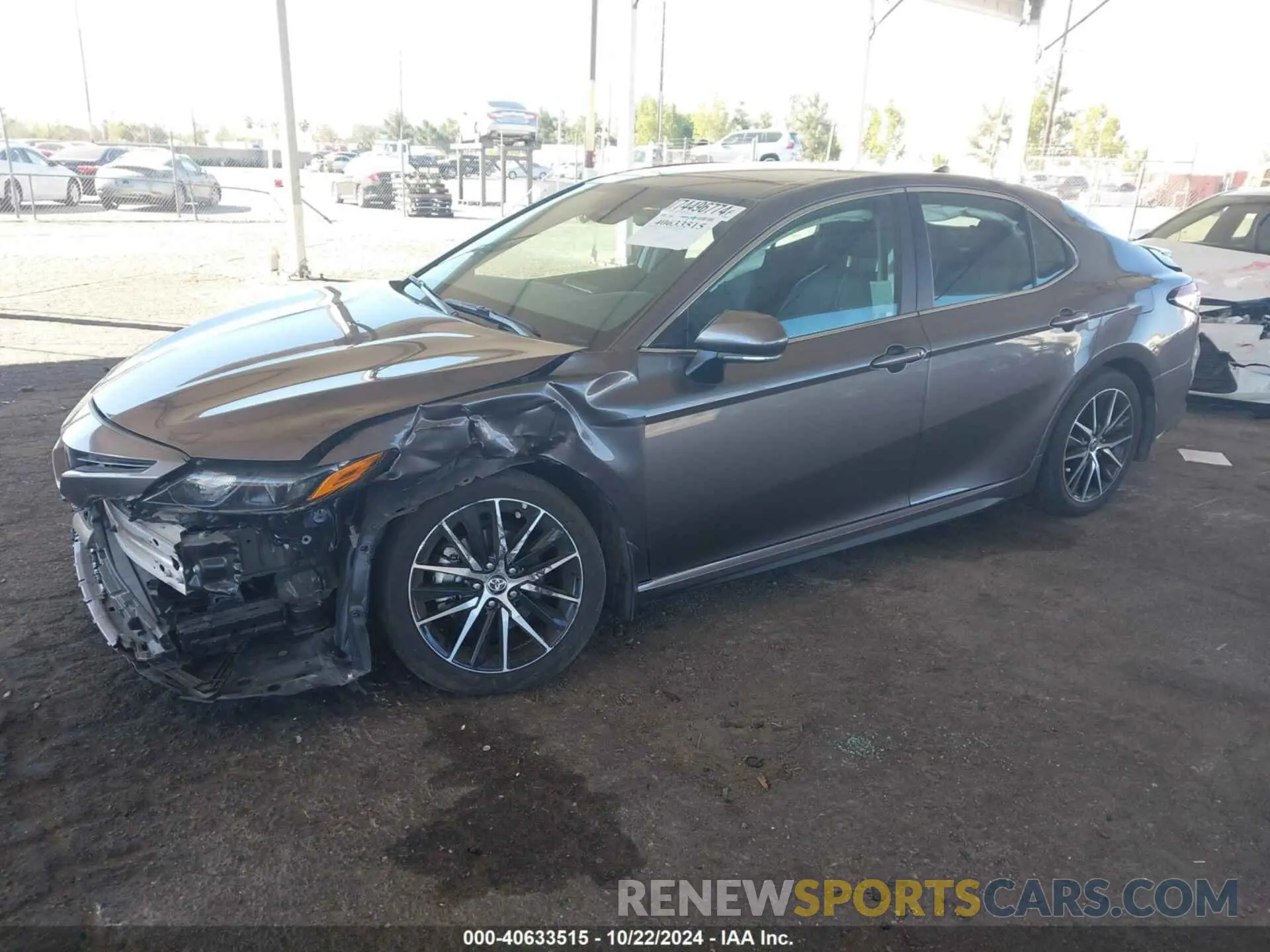 2 fotografías del automóvil dañado 4T1G11AK4RU845176 TOYOTA CAMRY 2024
