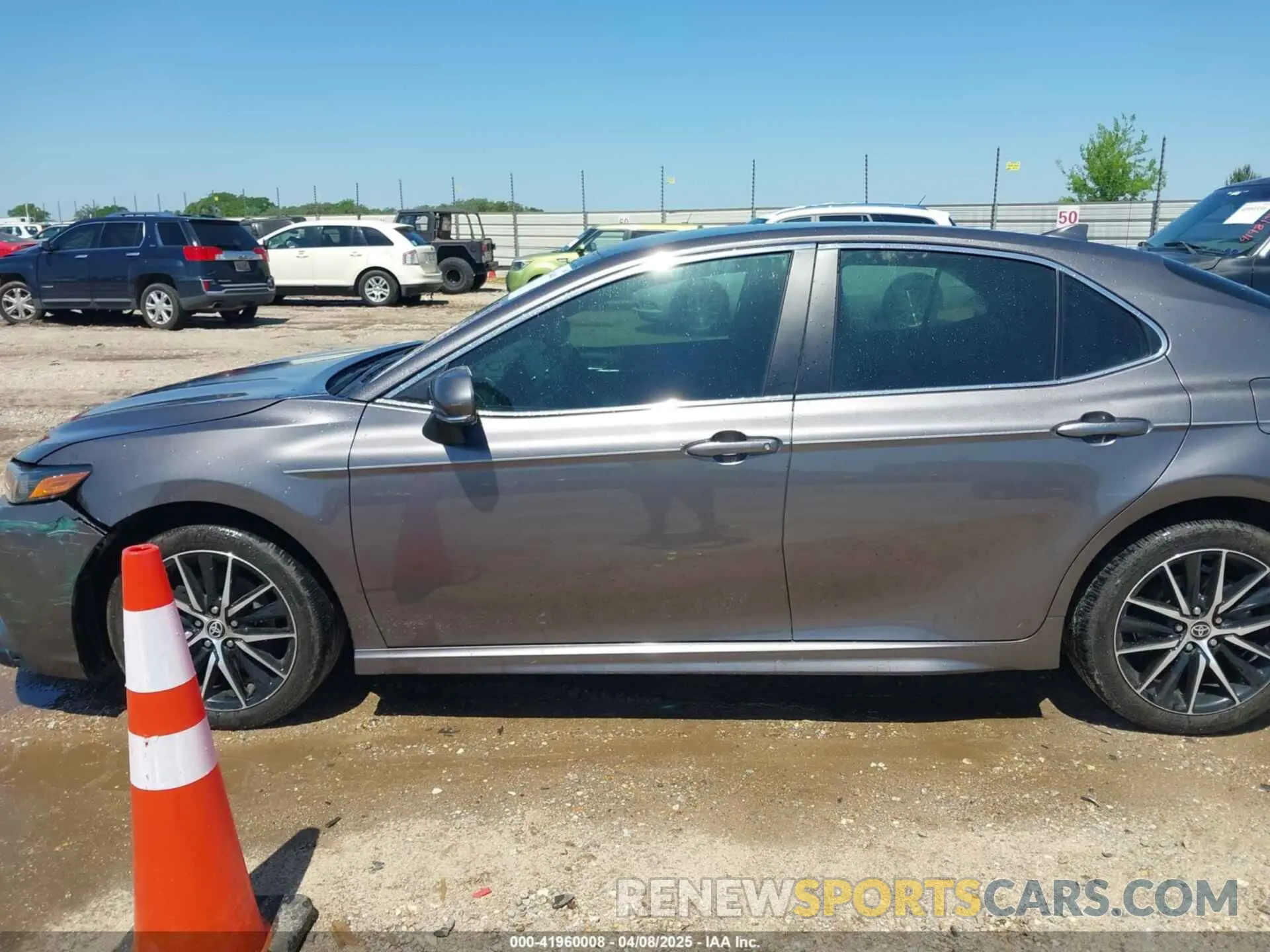 14 fotografías del automóvil dañado 4T1G11AK4RU858767 TOYOTA CAMRY 2024