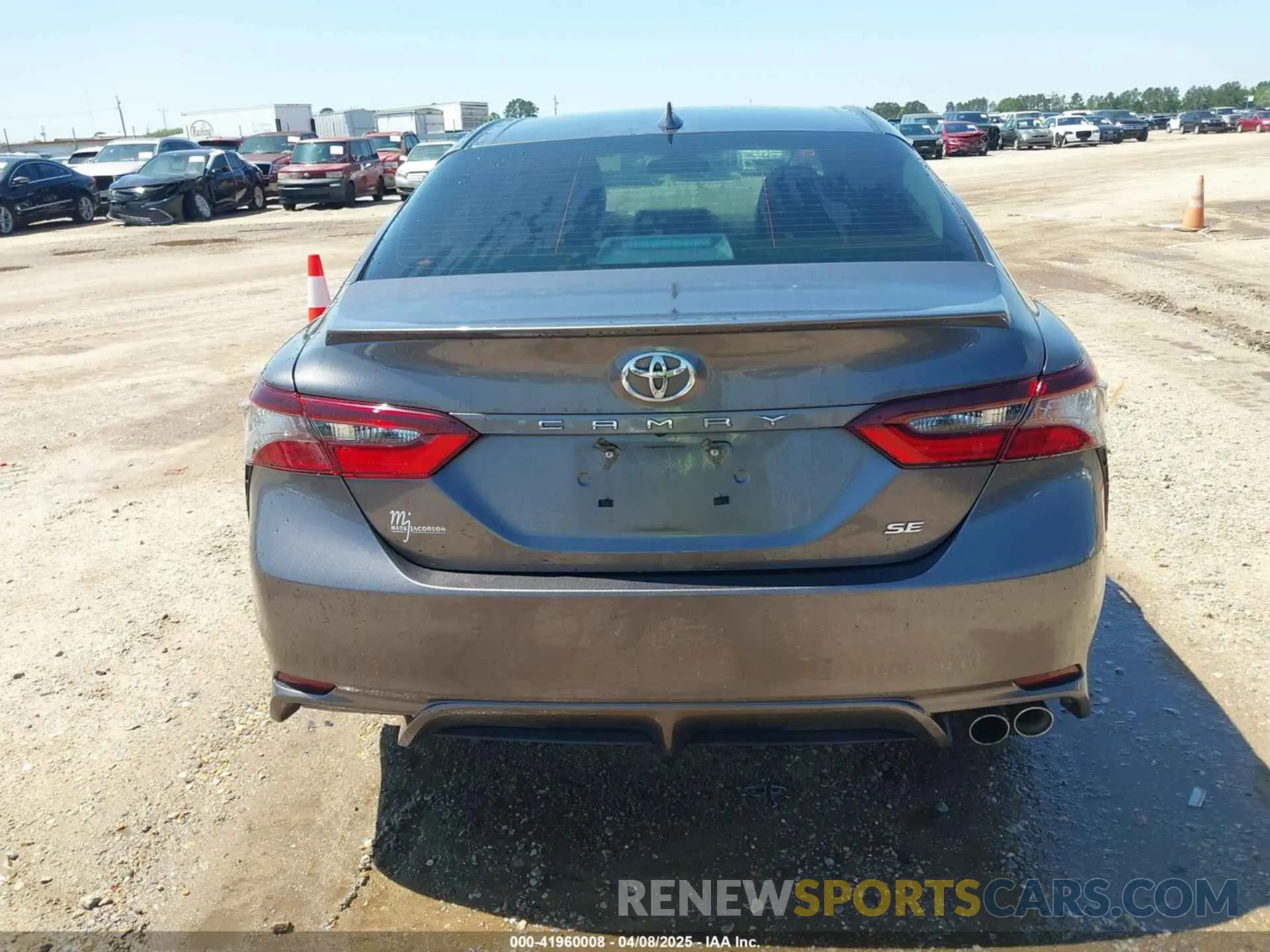 16 fotografías del automóvil dañado 4T1G11AK4RU858767 TOYOTA CAMRY 2024