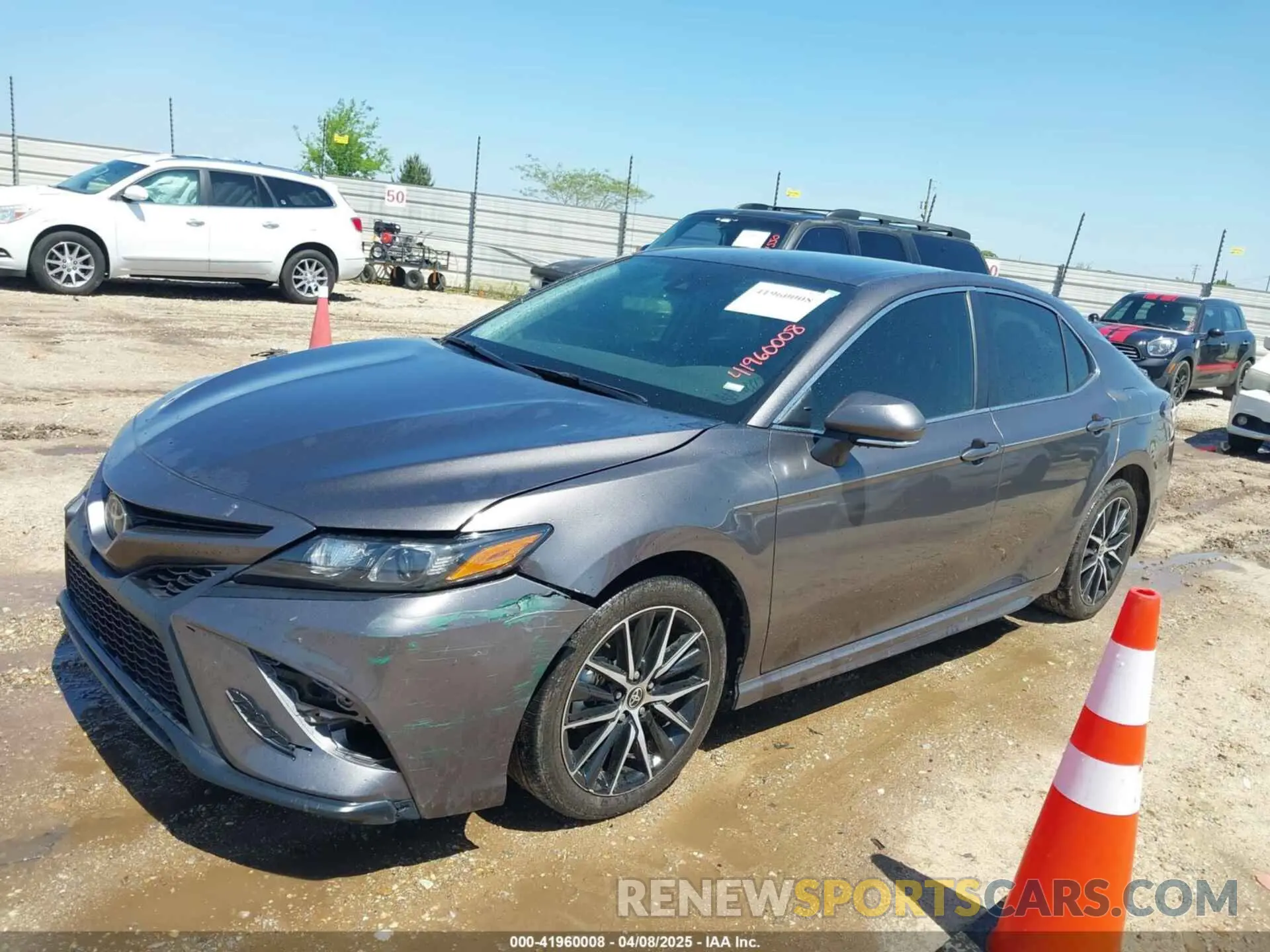 2 fotografías del automóvil dañado 4T1G11AK4RU858767 TOYOTA CAMRY 2024