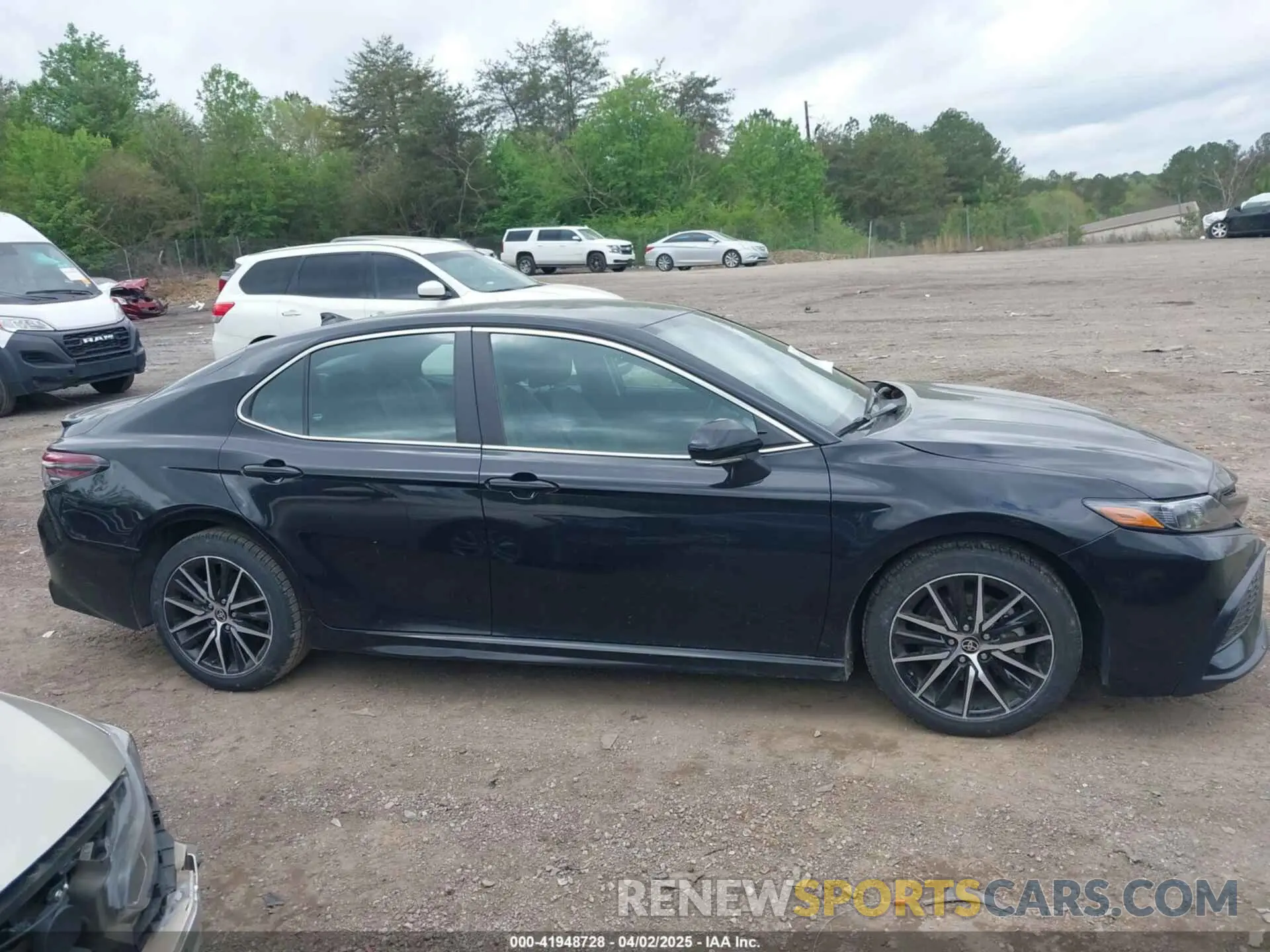 13 fotografías del automóvil dañado 4T1G11AK4RU881594 TOYOTA CAMRY 2024