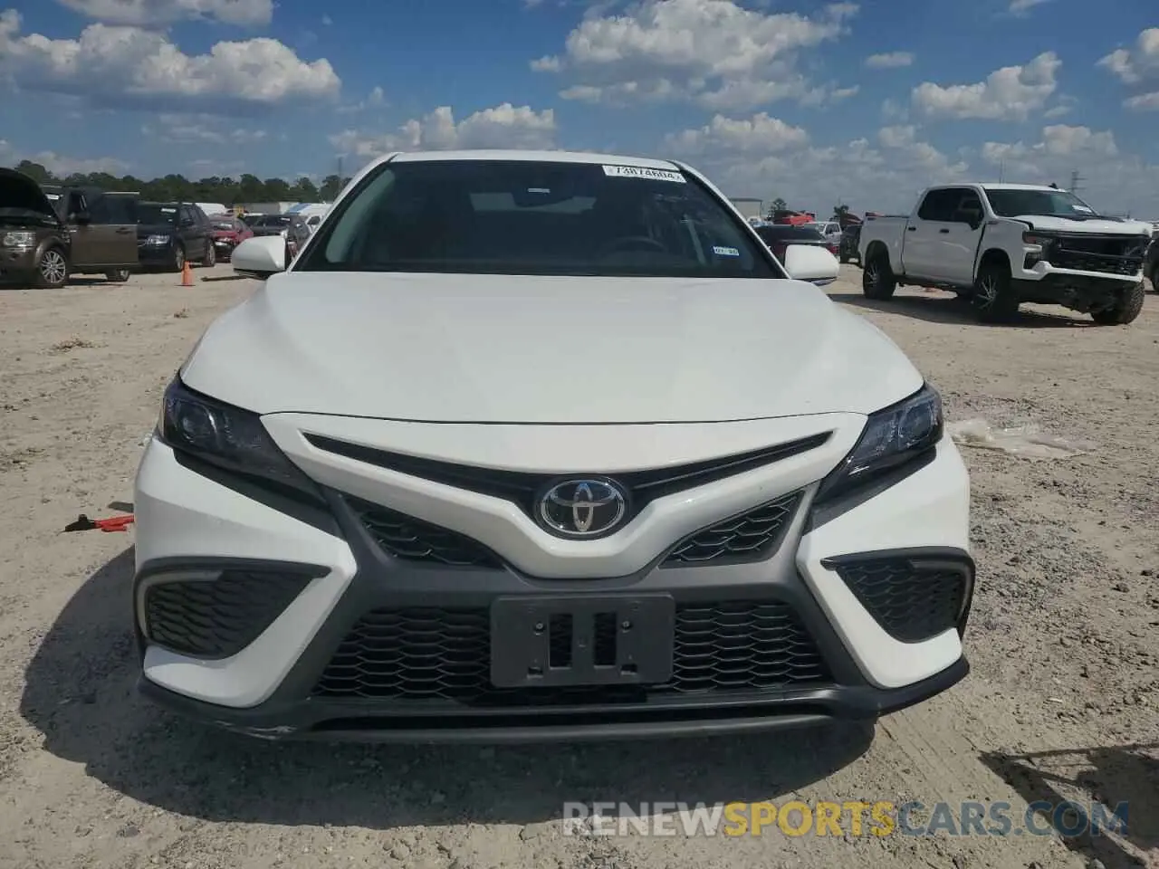 5 fotografías del automóvil dañado 4T1G11AK4RU881630 TOYOTA CAMRY 2024