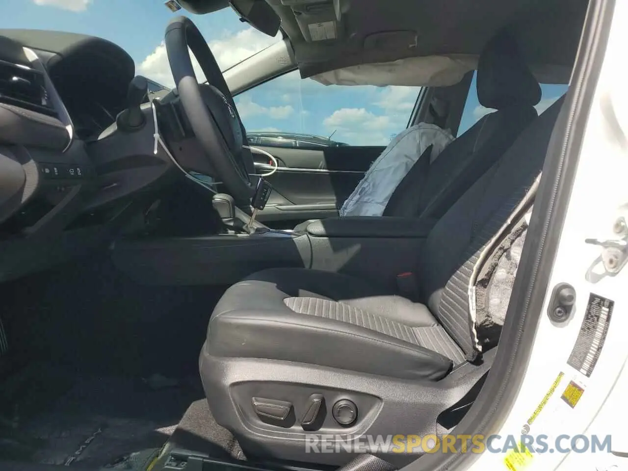 7 fotografías del automóvil dañado 4T1G11AK4RU881630 TOYOTA CAMRY 2024