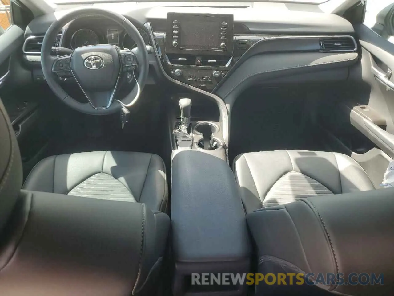 8 fotografías del automóvil dañado 4T1G11AK4RU881630 TOYOTA CAMRY 2024
