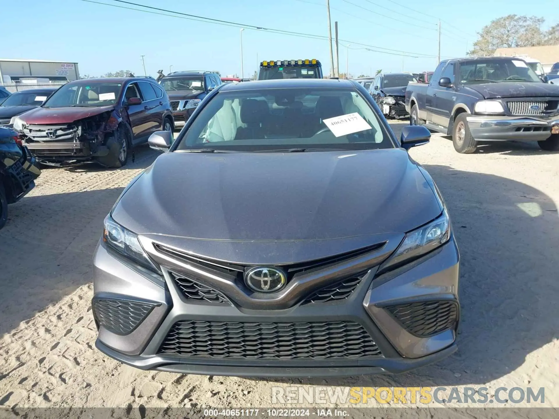 13 fotografías del automóvil dañado 4T1G11AK4RU890005 TOYOTA CAMRY 2024