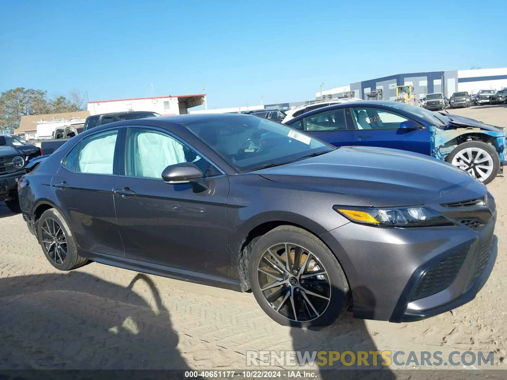 14 fotografías del automóvil dañado 4T1G11AK4RU890005 TOYOTA CAMRY 2024