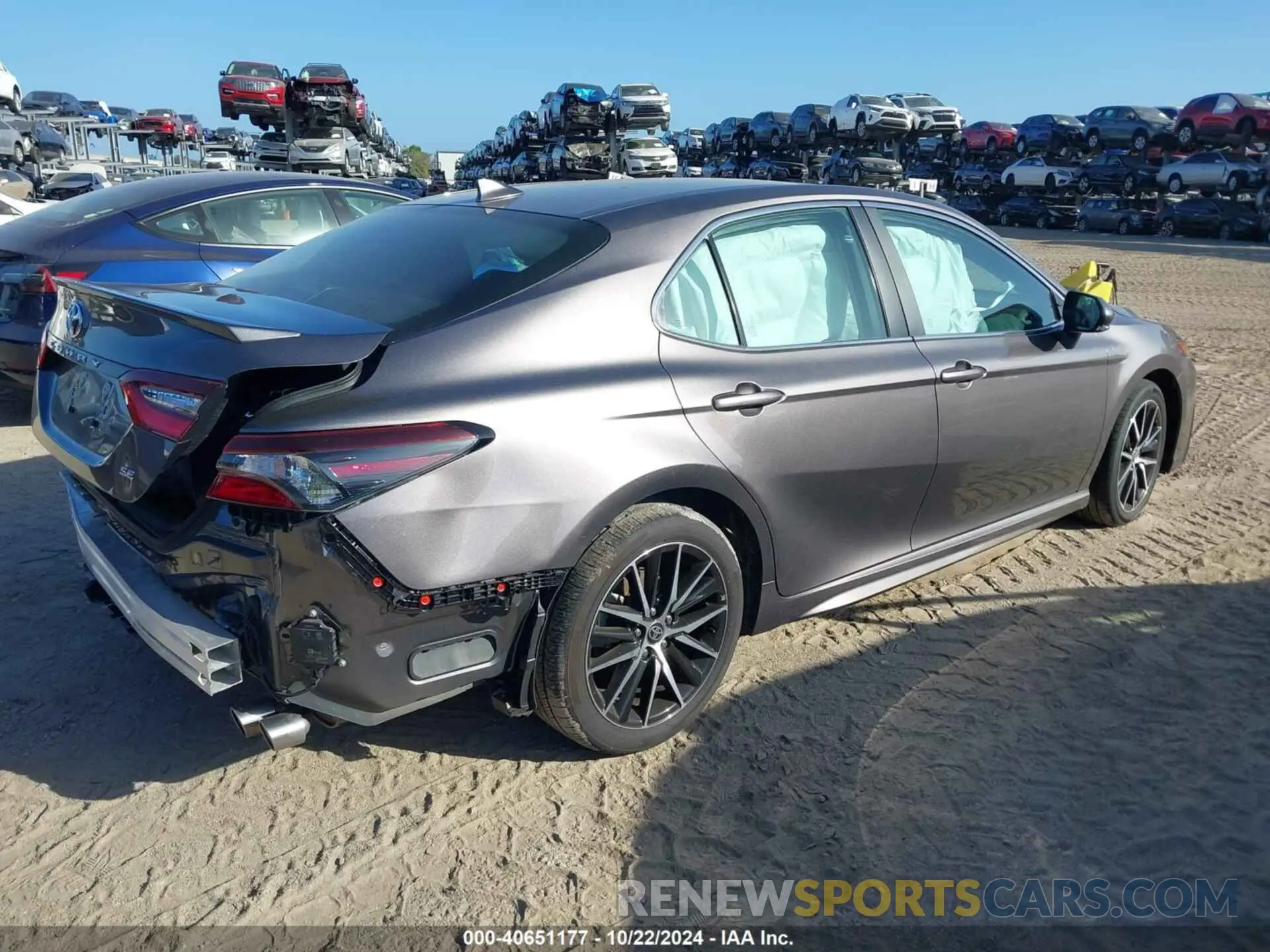 4 fotografías del automóvil dañado 4T1G11AK4RU890005 TOYOTA CAMRY 2024