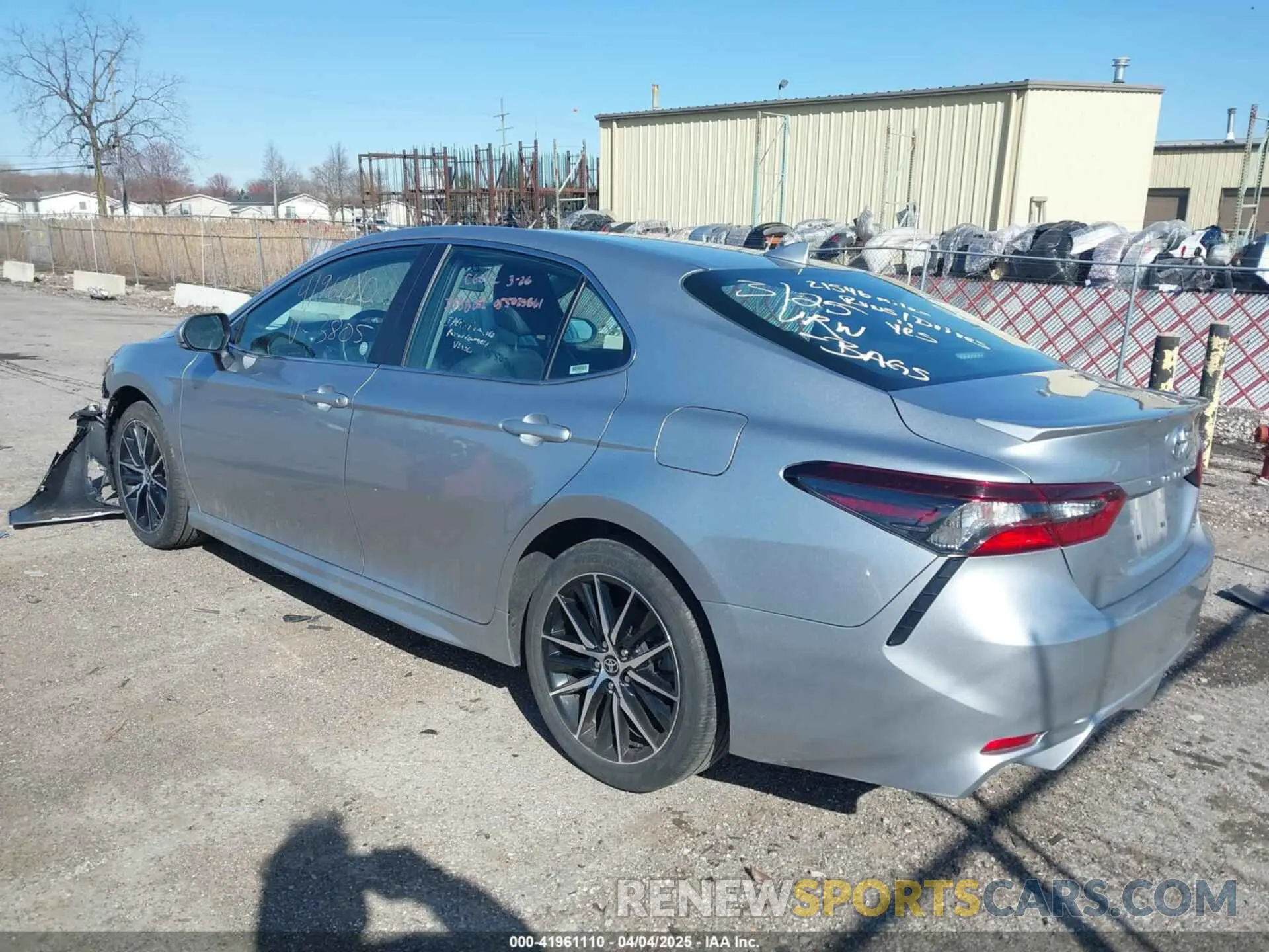 3 fotografías del automóvil dañado 4T1G11AK4RU903805 TOYOTA CAMRY 2024