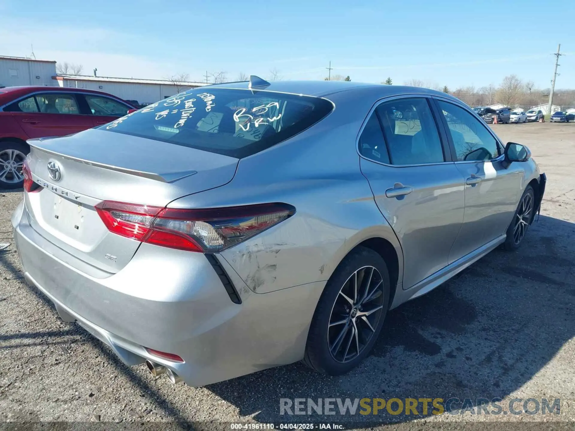 4 fotografías del automóvil dañado 4T1G11AK4RU903805 TOYOTA CAMRY 2024