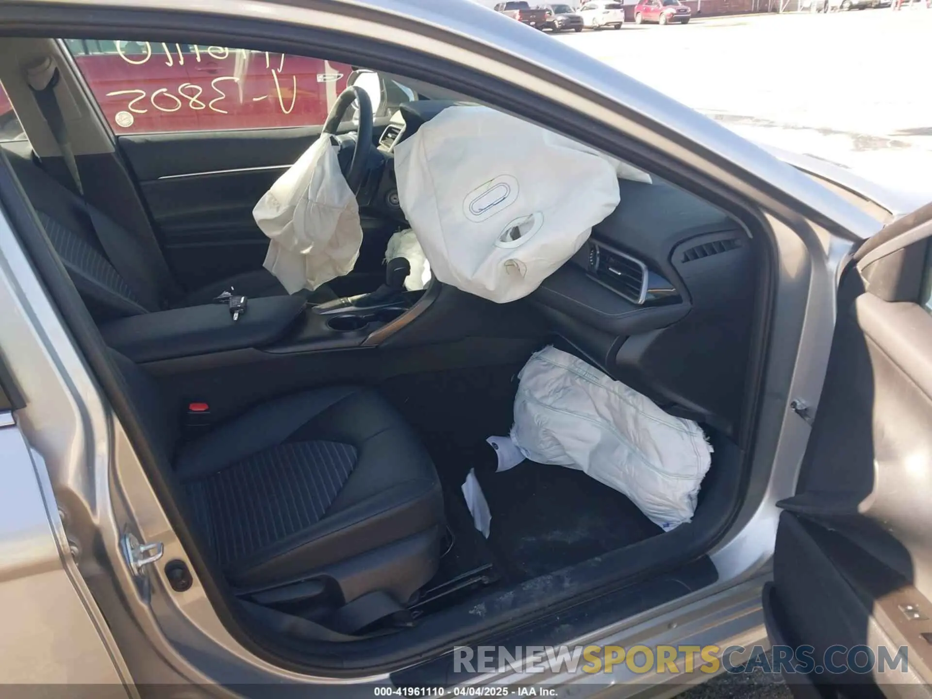 5 fotografías del automóvil dañado 4T1G11AK4RU903805 TOYOTA CAMRY 2024