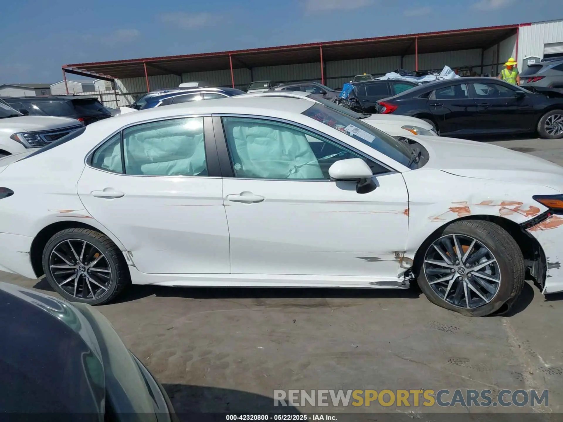 13 fotografías del automóvil dañado 4T1G11AK4RU909300 TOYOTA CAMRY 2024