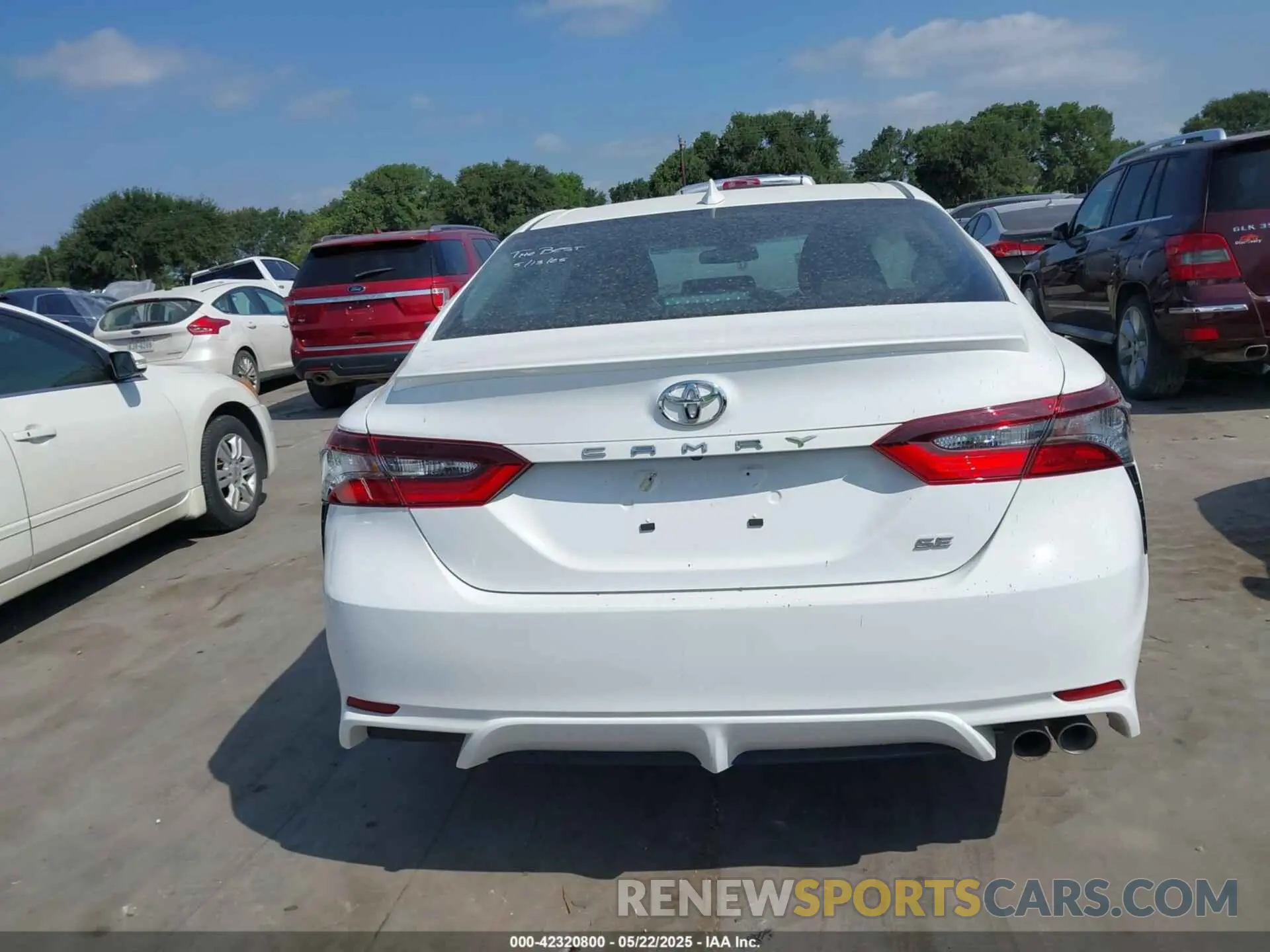 16 fotografías del automóvil dañado 4T1G11AK4RU909300 TOYOTA CAMRY 2024