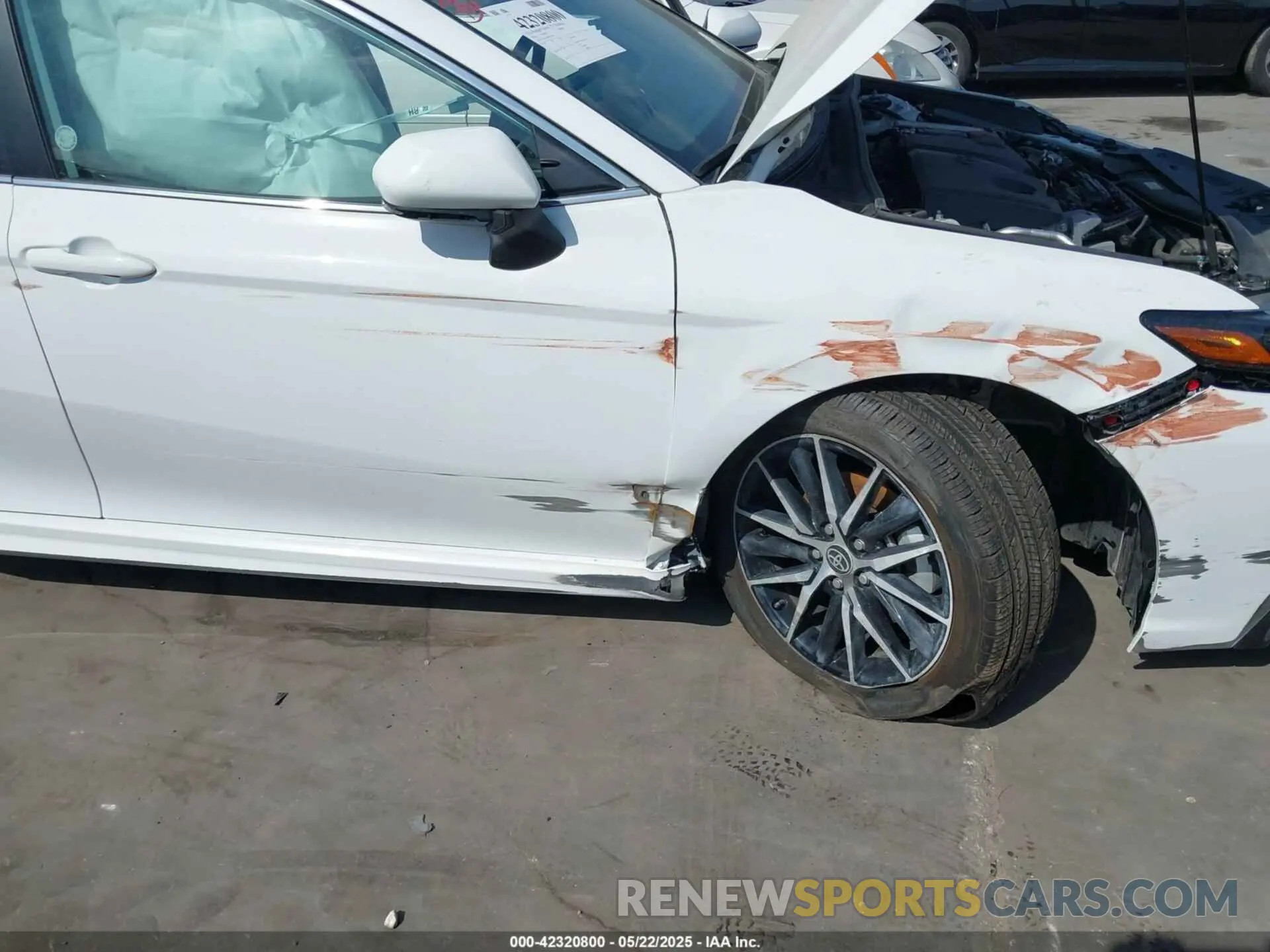 17 fotografías del automóvil dañado 4T1G11AK4RU909300 TOYOTA CAMRY 2024