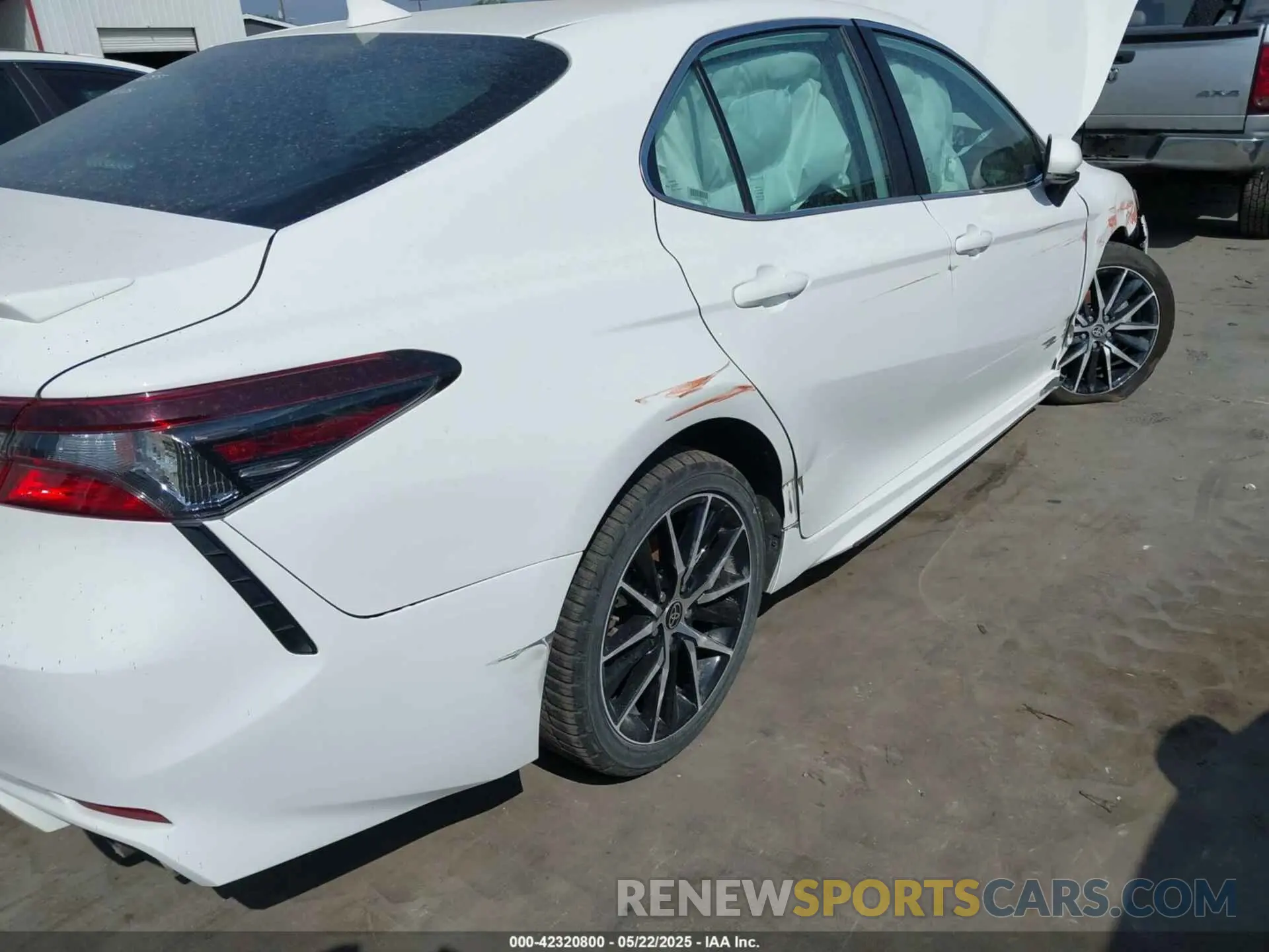19 fotografías del automóvil dañado 4T1G11AK4RU909300 TOYOTA CAMRY 2024