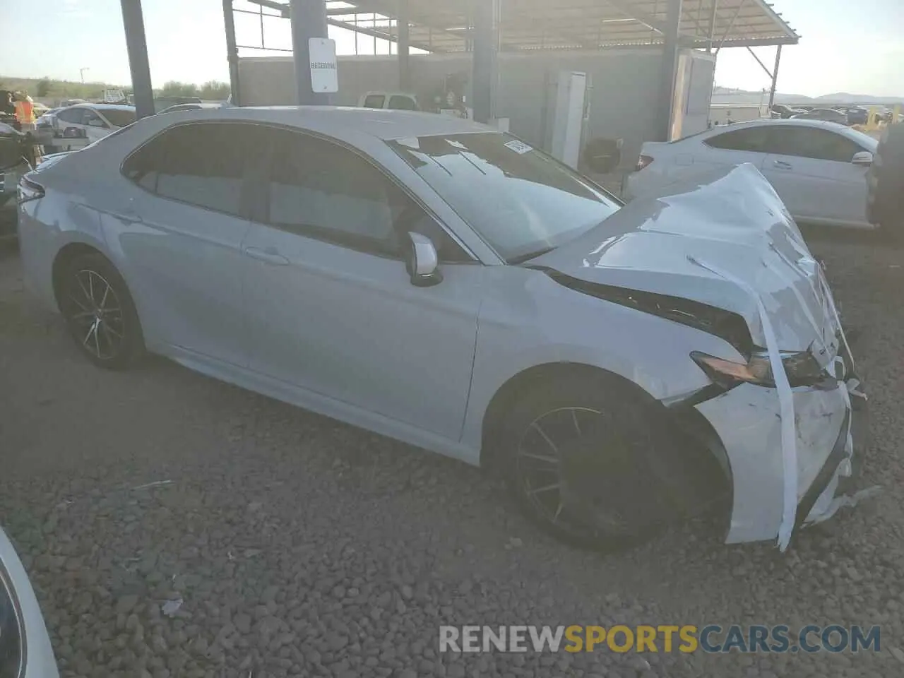 4 fotografías del automóvil dañado 4T1G11AK5RU192325 TOYOTA CAMRY 2024