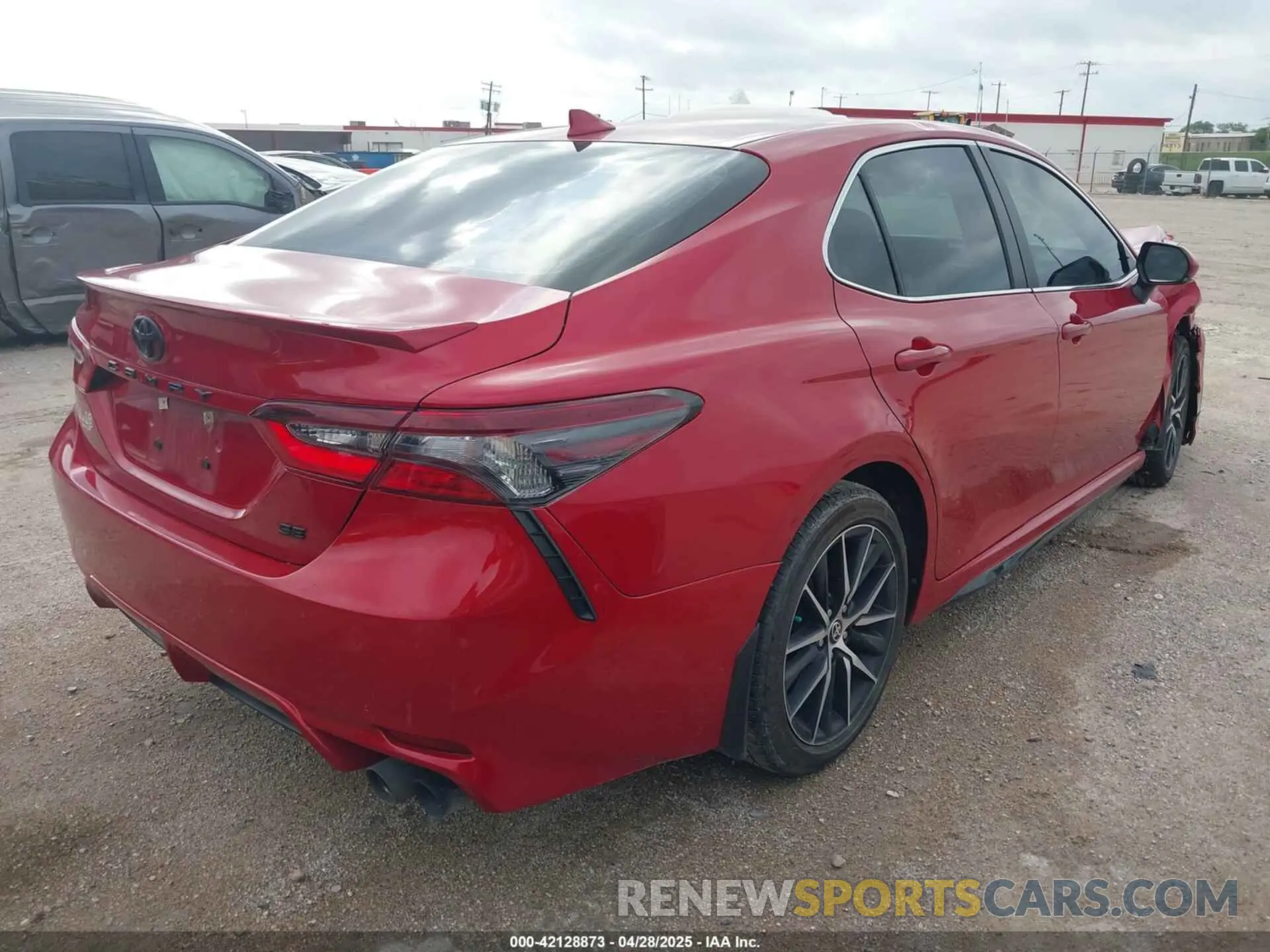 4 fotografías del automóvil dañado 4T1G11AK5RU205641 TOYOTA CAMRY 2024