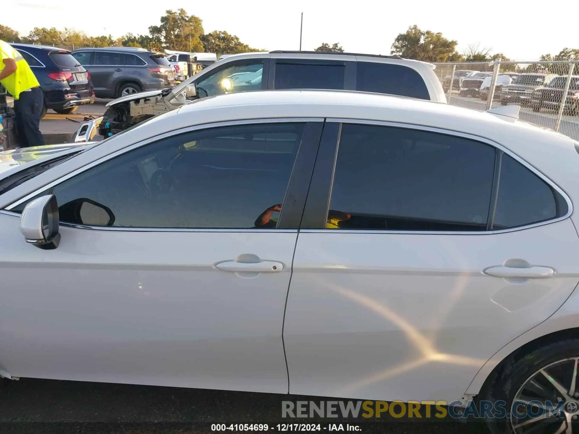 14 fotografías del automóvil dañado 4T1G11AK5RU208748 TOYOTA CAMRY 2024